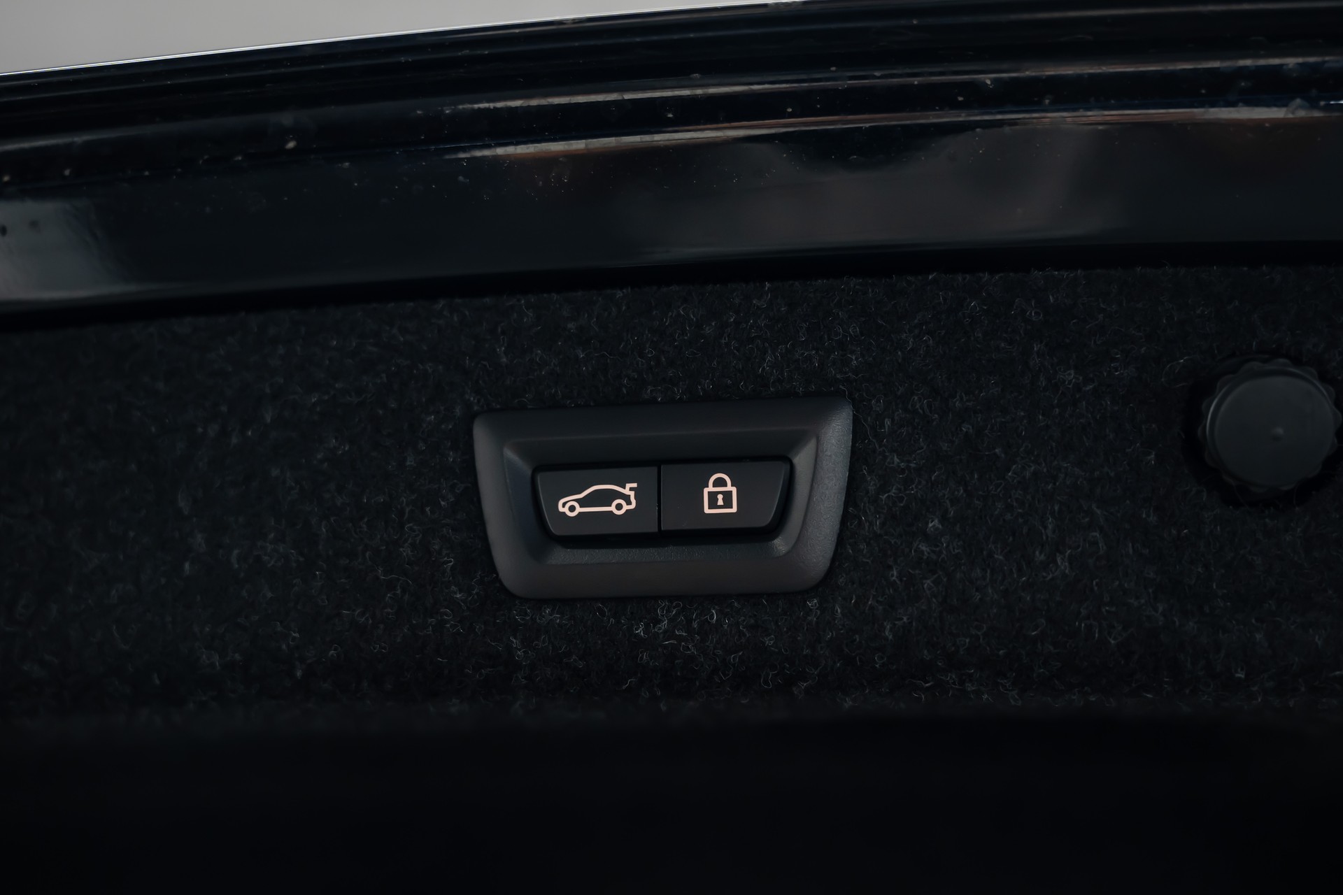 BMW M550i xDrive Steptronic *Laser*Head-Up*Sitzbelüftung*360°Kamera*-image-10