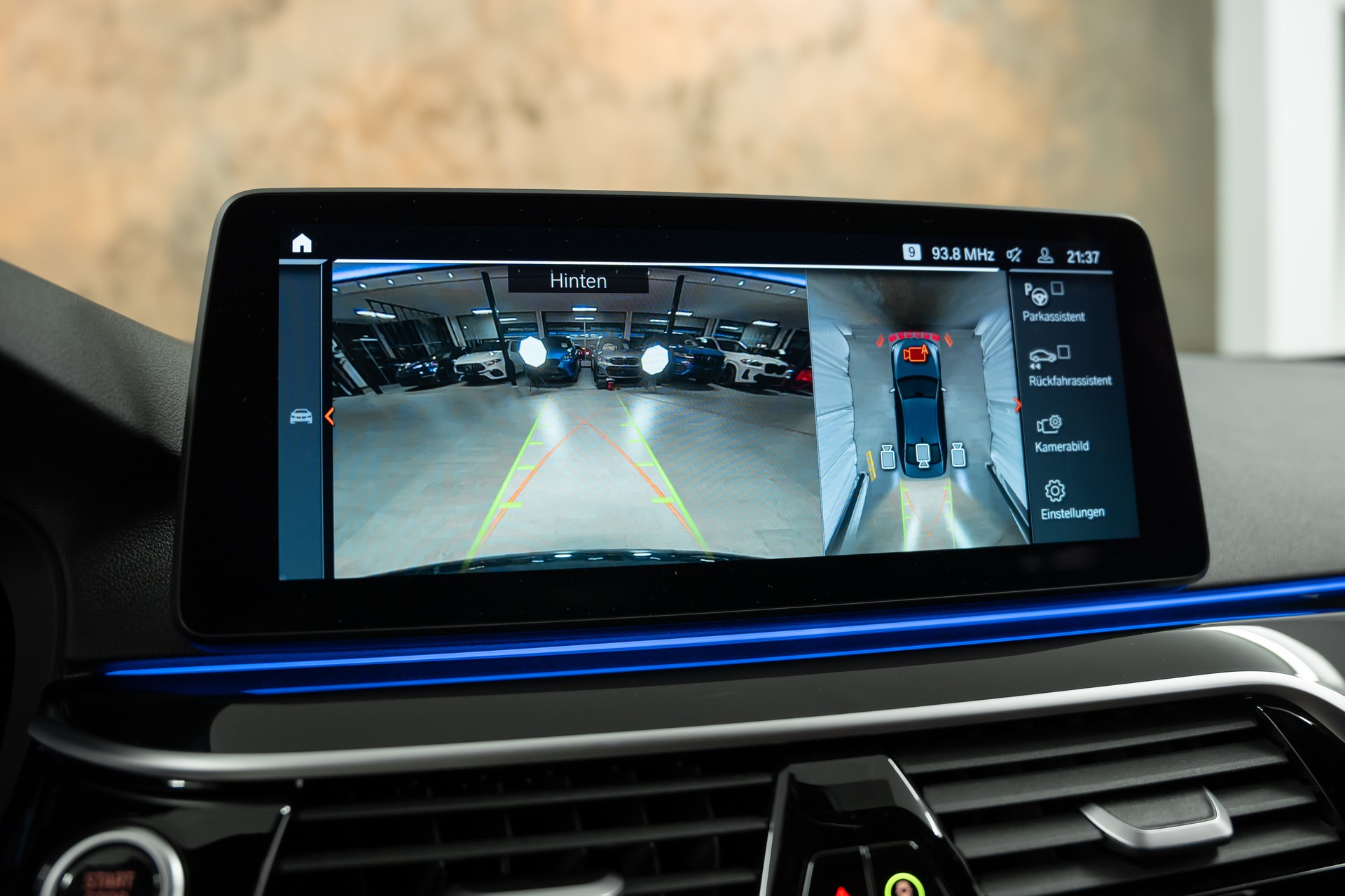 BMW M550i xDrive Steptronic *Laser*Head-Up*Sitzbelüftung*360°Kamera*-image-28