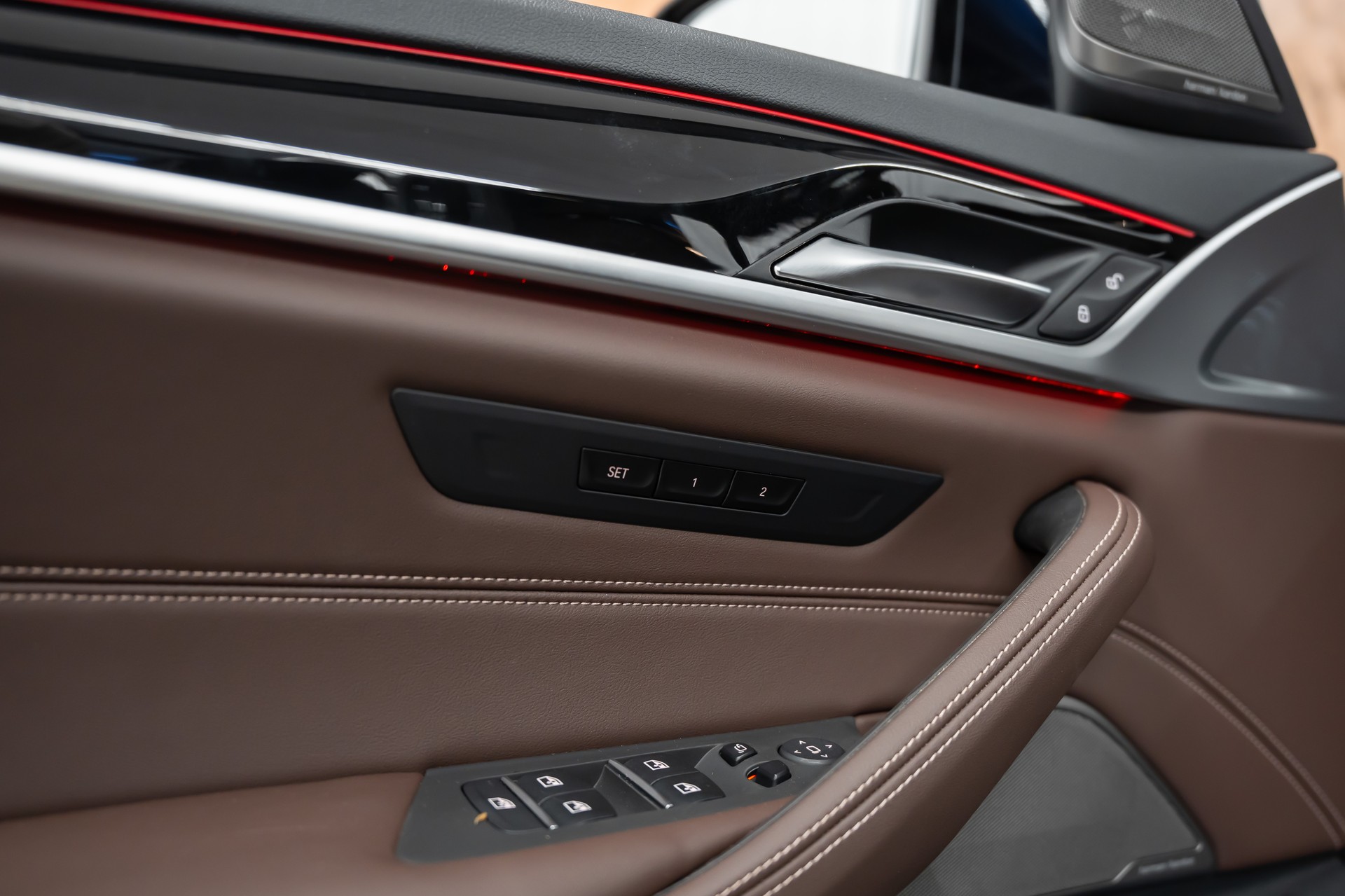 BMW M550i xDrive Steptronic *Laser*Head-Up*Sitzbelüftung*360°Kamera*-image-19