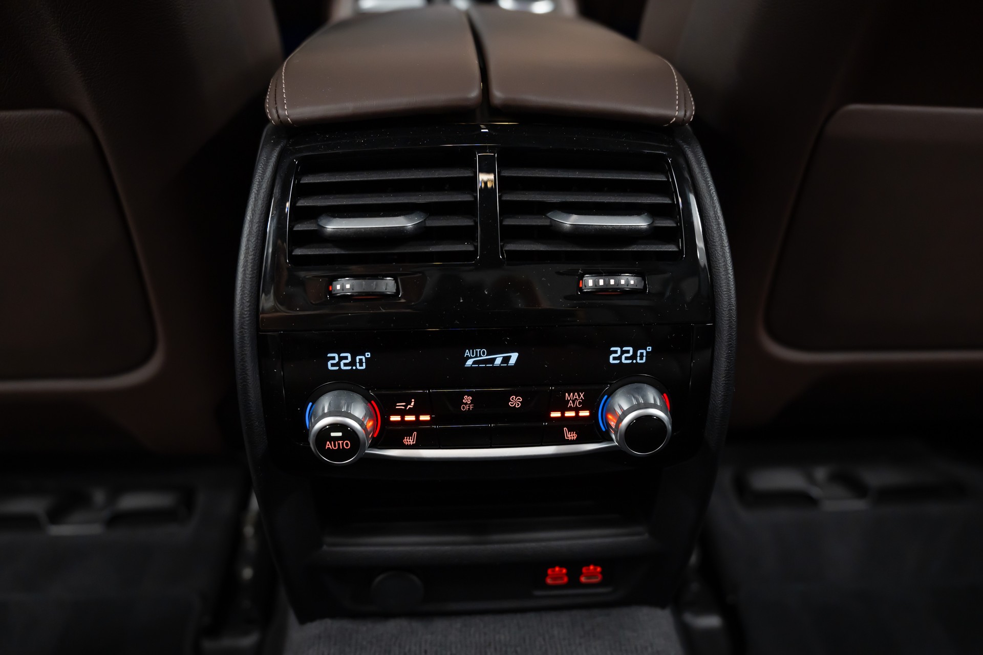 BMW M550i xDrive Steptronic *Laser*Head-Up*Sitzbelüftung*360°Kamera*-image-16
