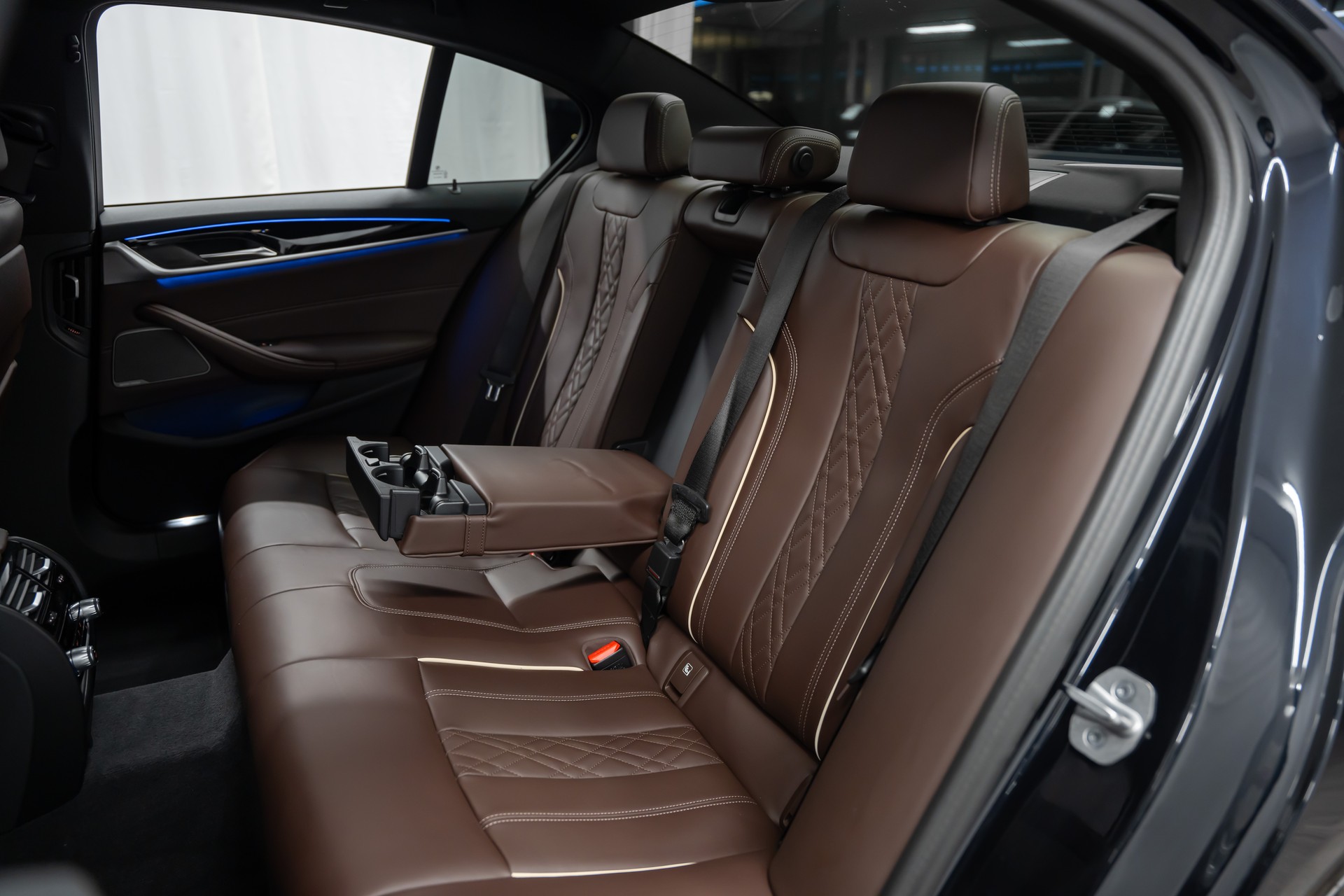 BMW M550i xDrive Steptronic *Laser*Head-Up*Sitzbelüftung*360°Kamera*-image-15