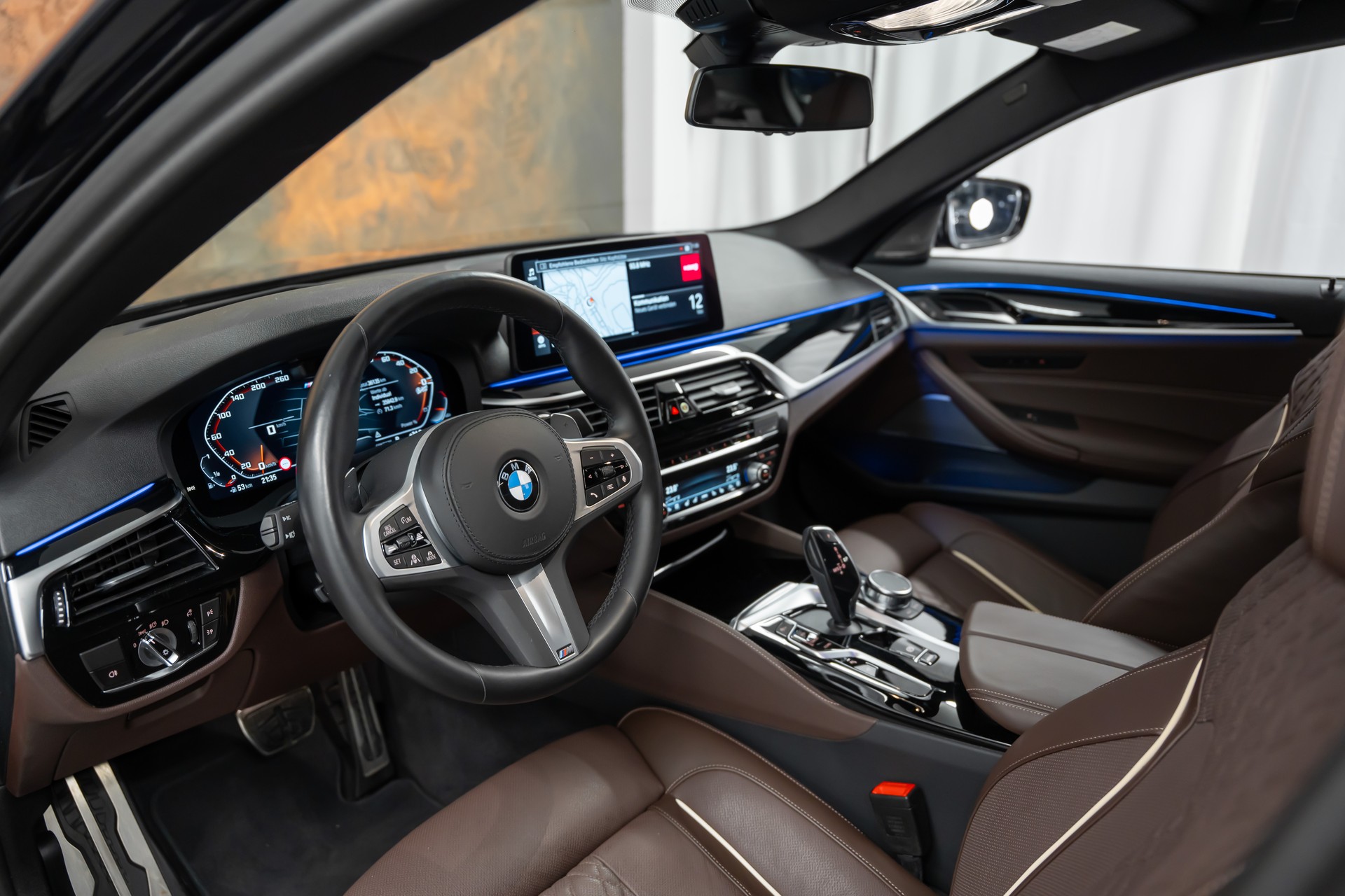 BMW M550i xDrive Steptronic *Laser*Head-Up*Sitzbelüftung*360°Kamera*-image-11