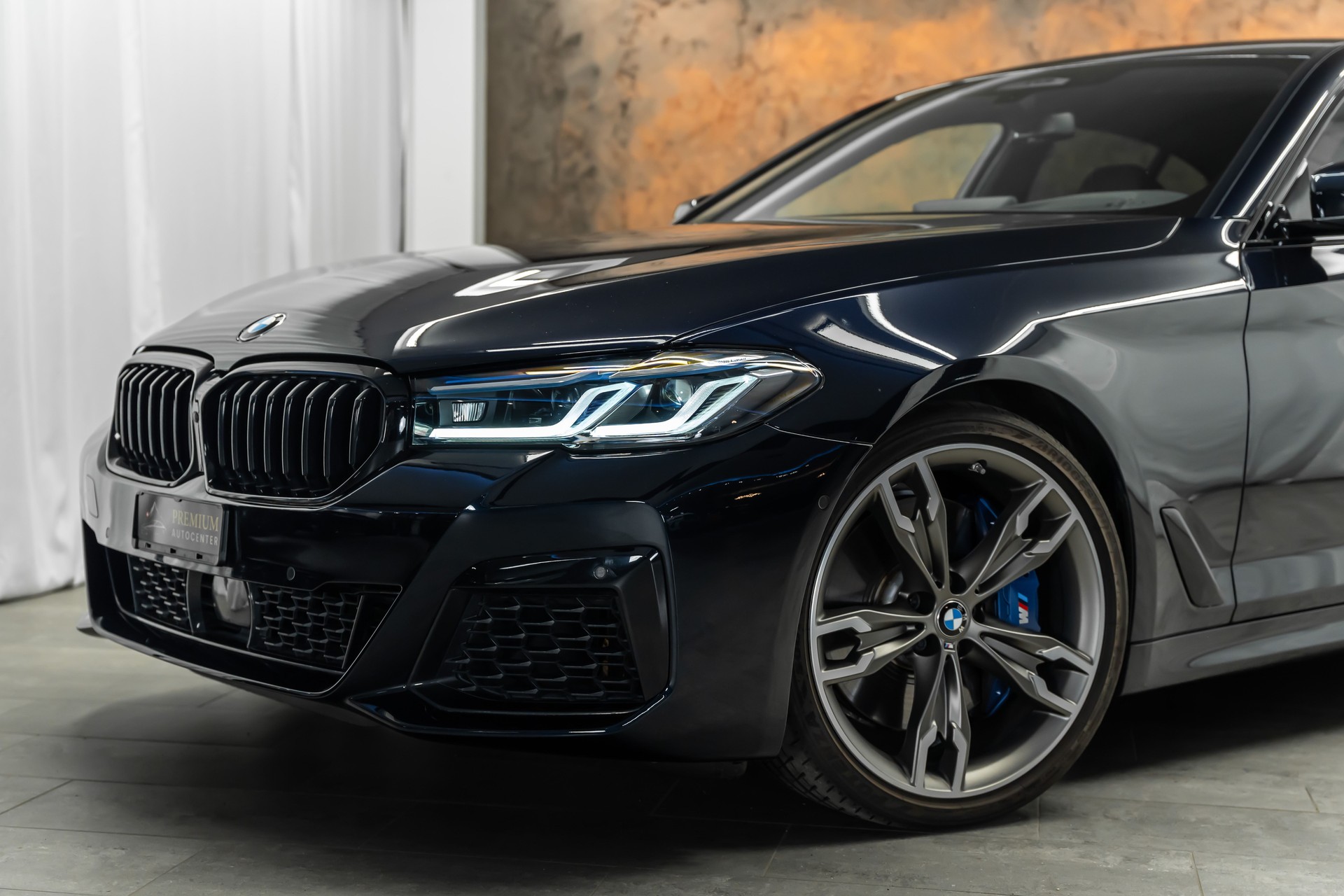 BMW M550i xDrive Steptronic *Laser*Head-Up*Sitzbelüftung*360°Kamera*-showroom-element-2
