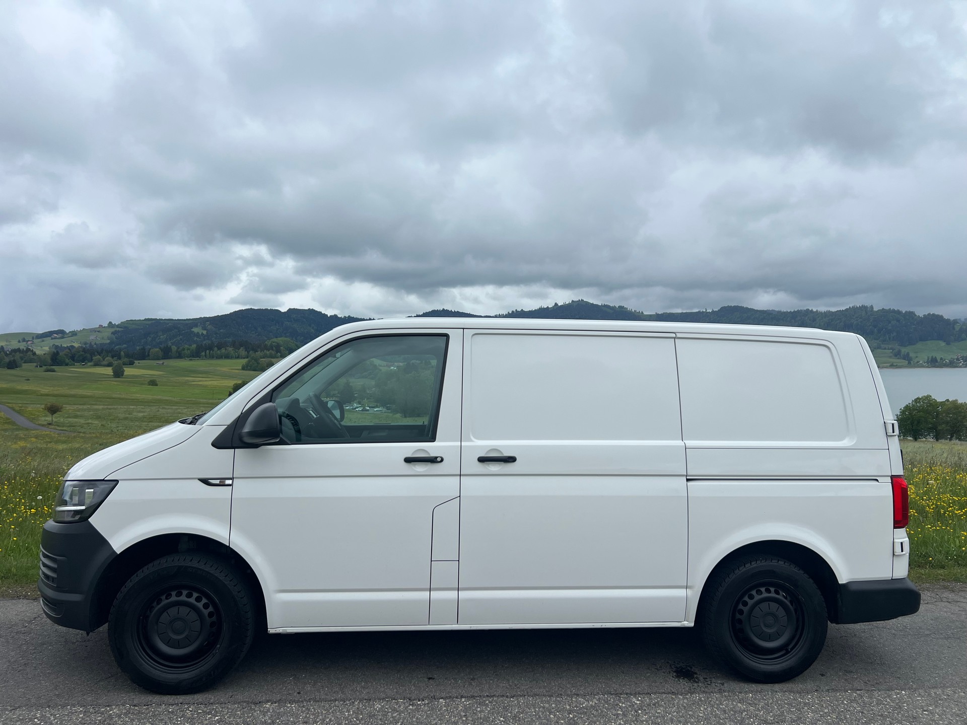 VW T6 2.0 TDI 4Motion Inkl. Innenausbau!-image-2