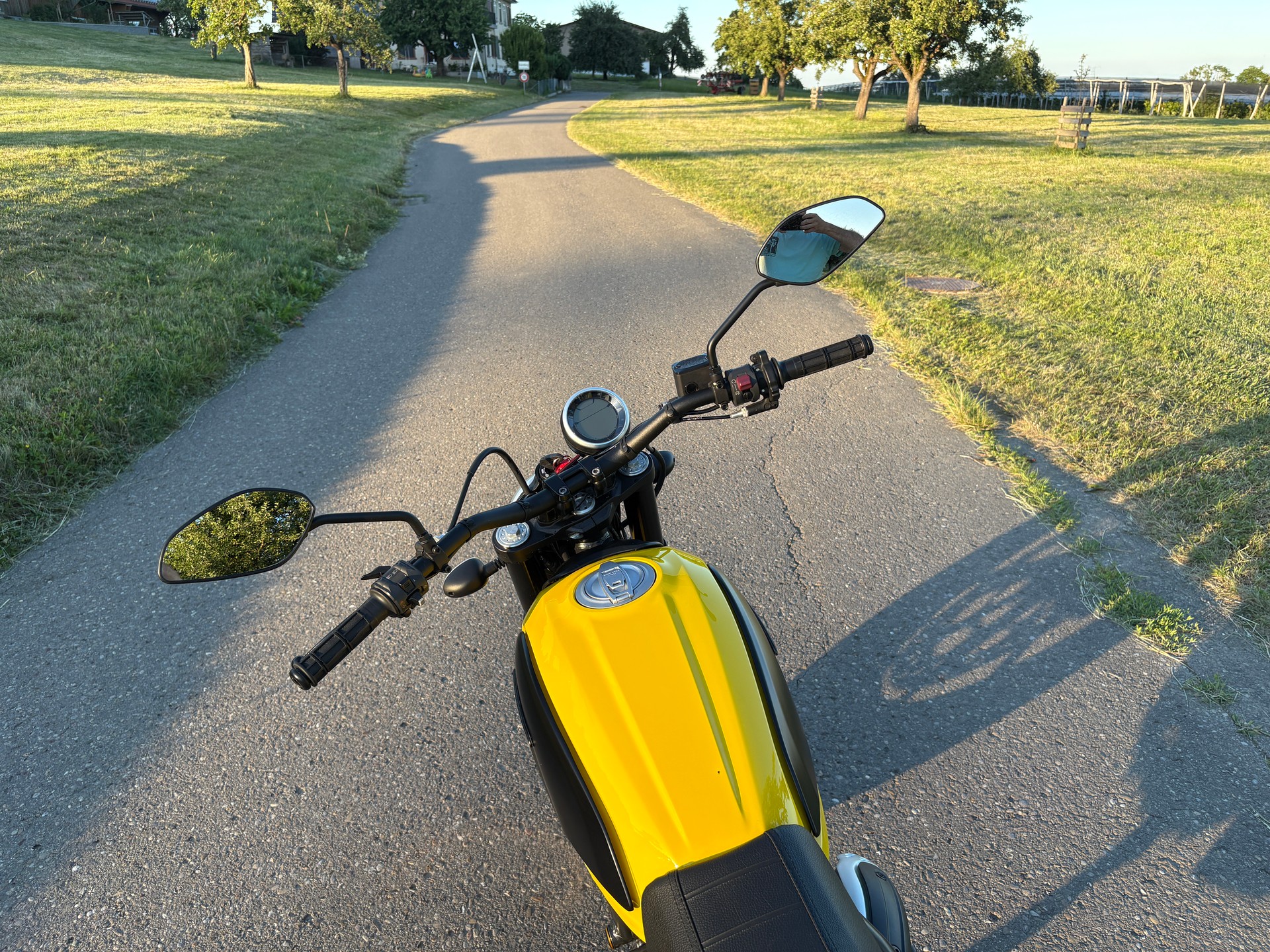 DUCATI ab MFK, ab Service, neue Reifen, mit Gepäckssystem-image-4