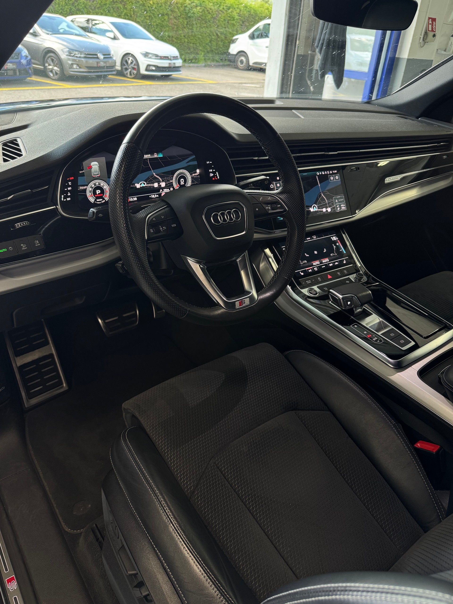 AUDI Q8 55 TFSI quattro tiptronic-image-9