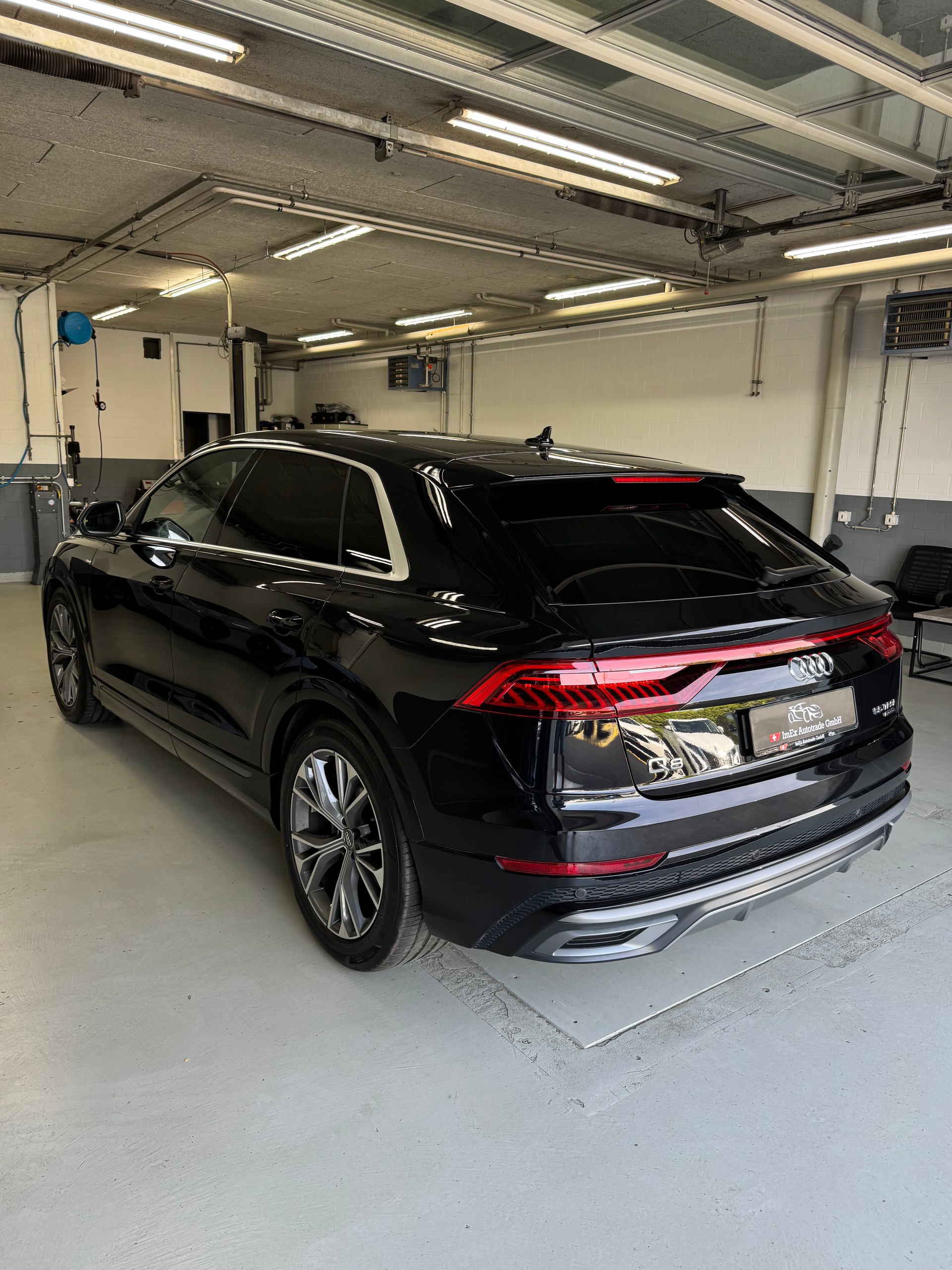 AUDI Q8 55 TFSI quattro tiptronic-image-4
