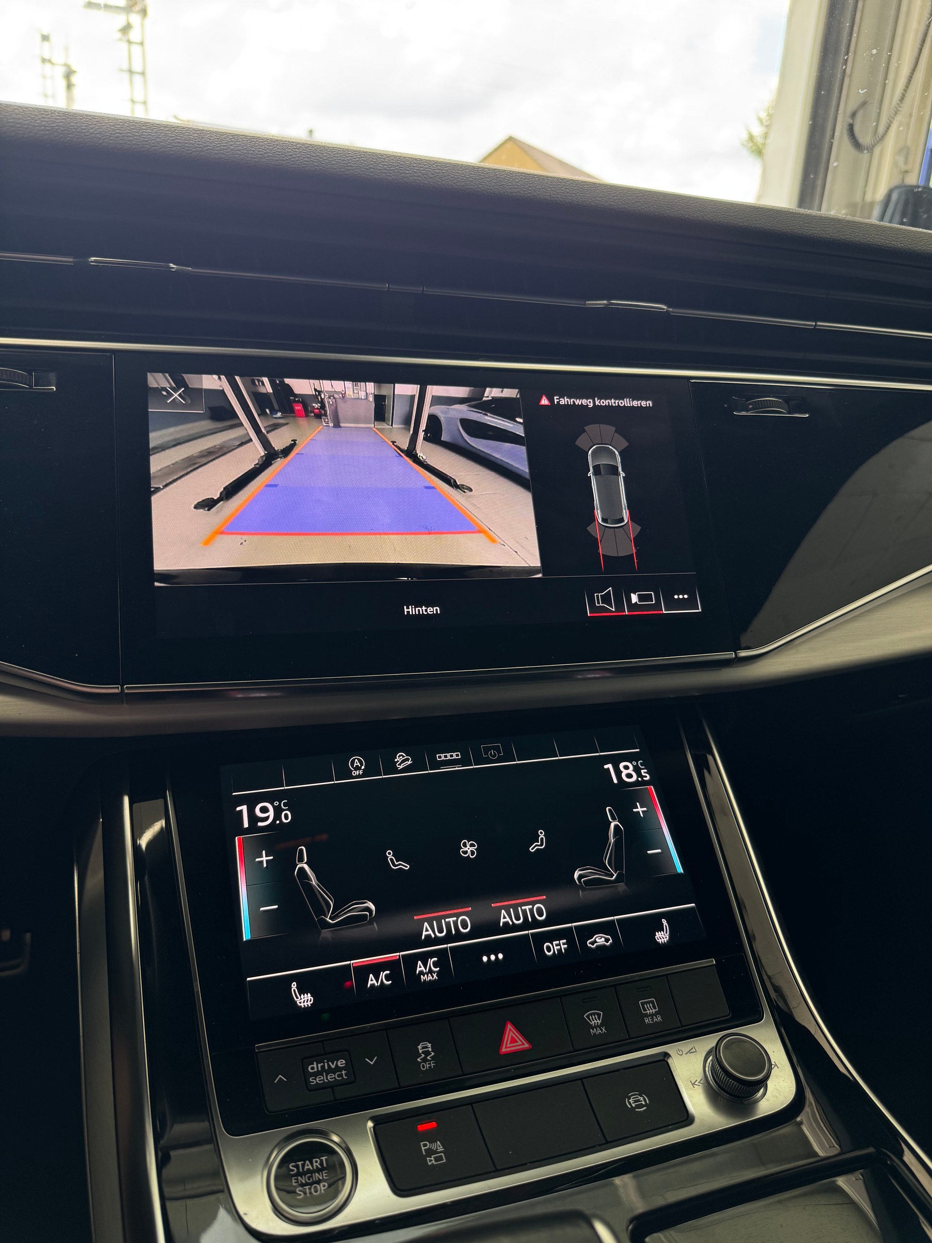 AUDI Q8 55 TFSI quattro tiptronic-image-12