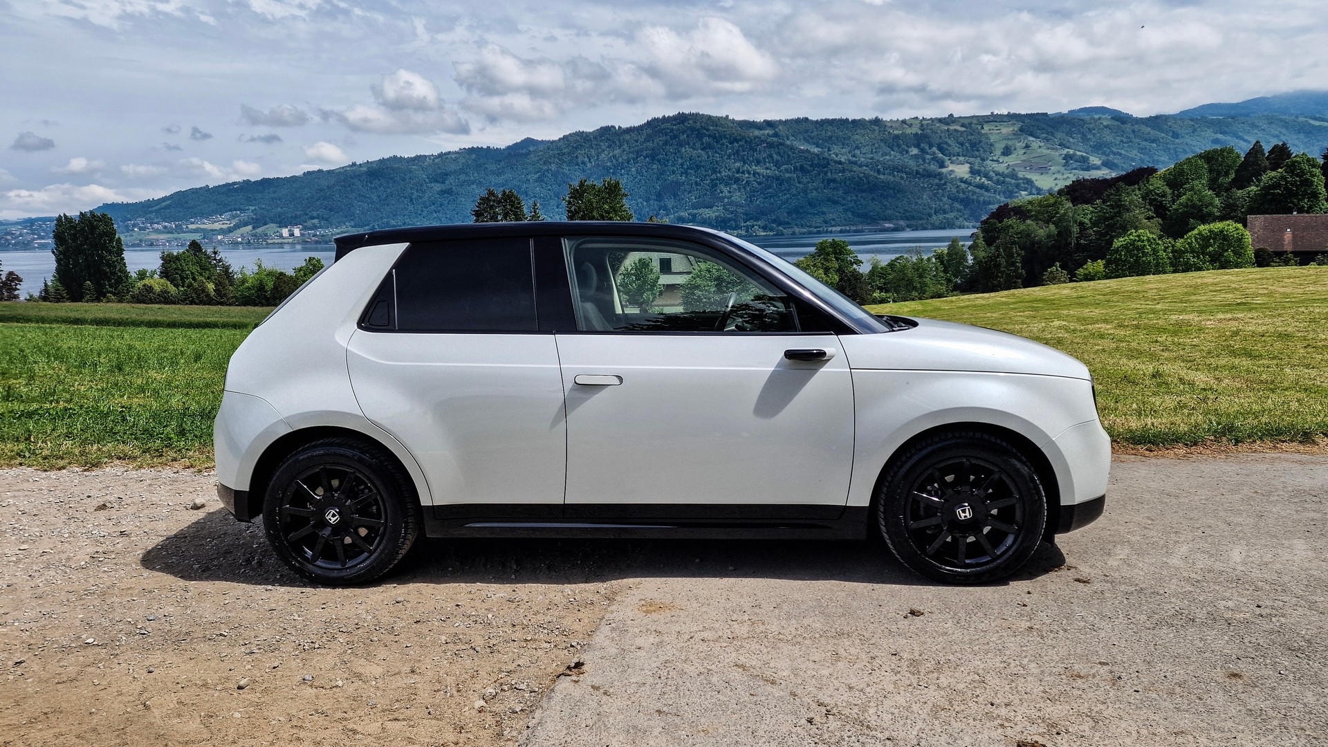 HONDA e-showroom-element-1