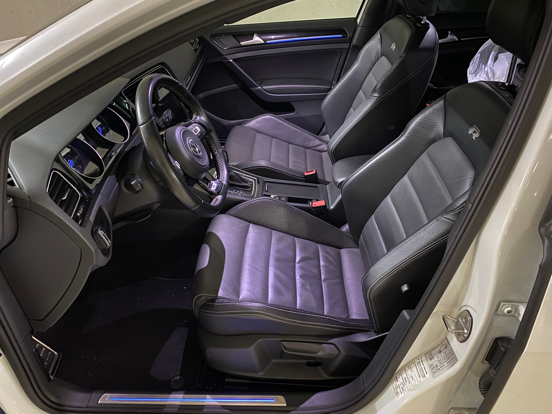 VW Golf Variant 2.0 TSI R 4 Motion DSG-image-11