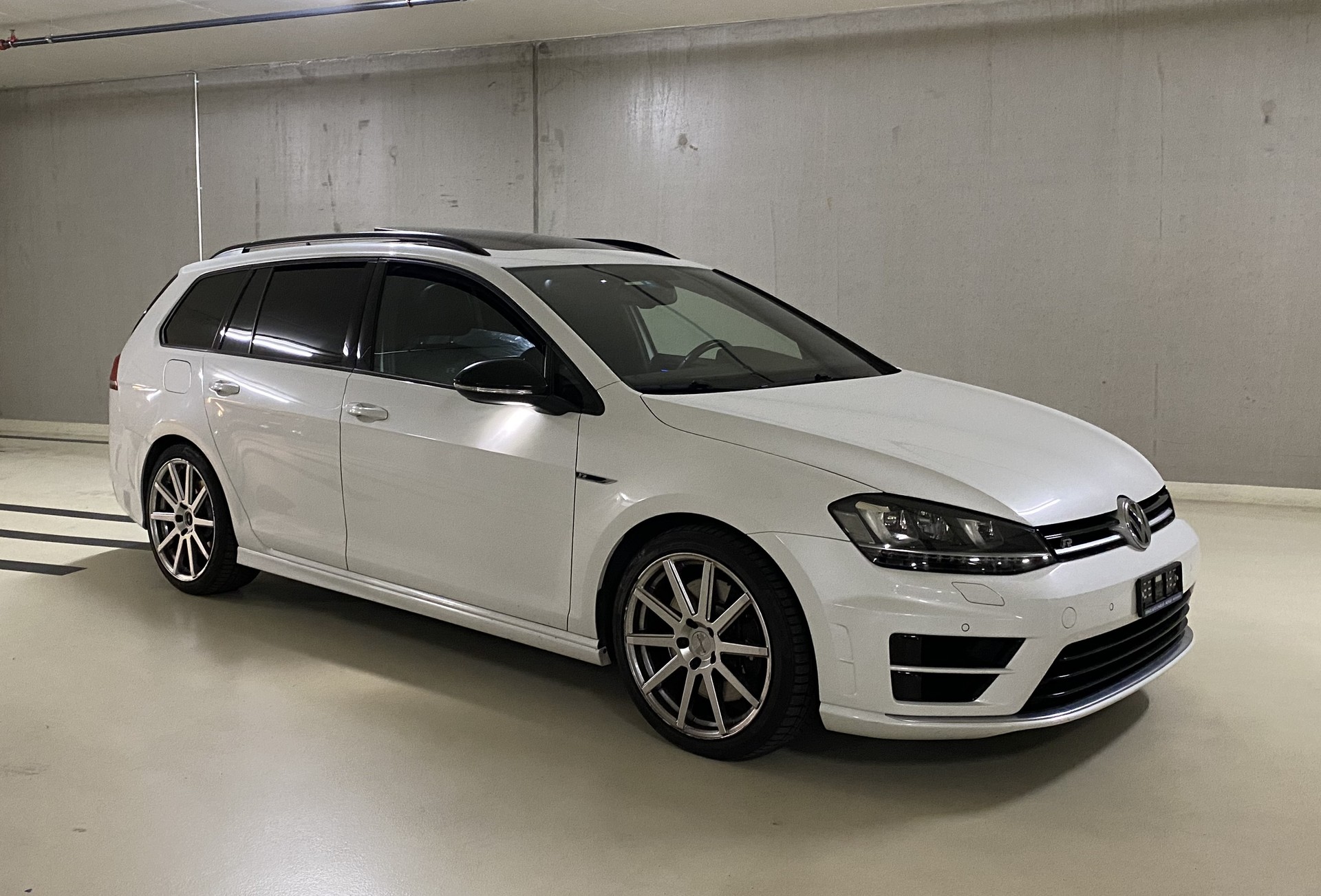 VW Golf Variant 2.0 TSI R 4 Motion DSG-showroom-element-1