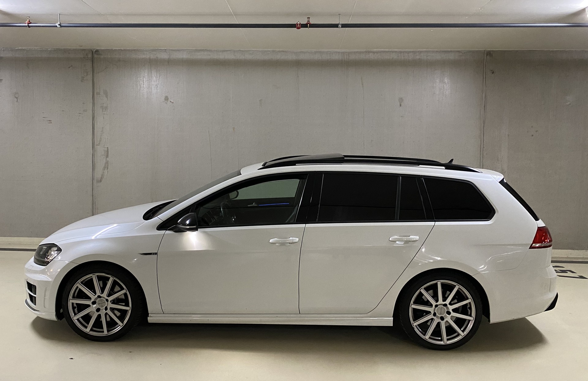 VW Golf Variant 2.0 TSI R 4 Motion DSG-image-6