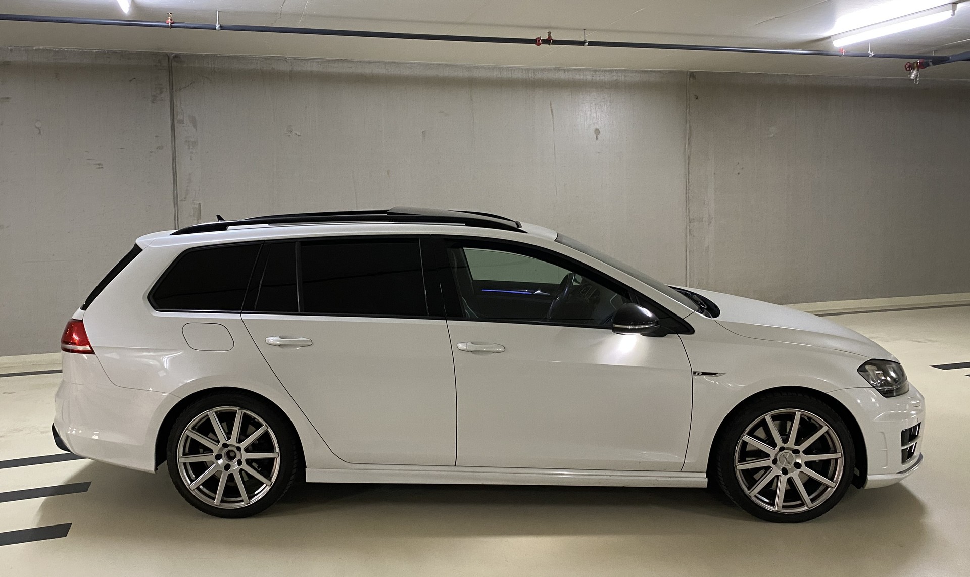 VW Golf Variant 2.0 TSI R 4 Motion DSG-showroom-element-3