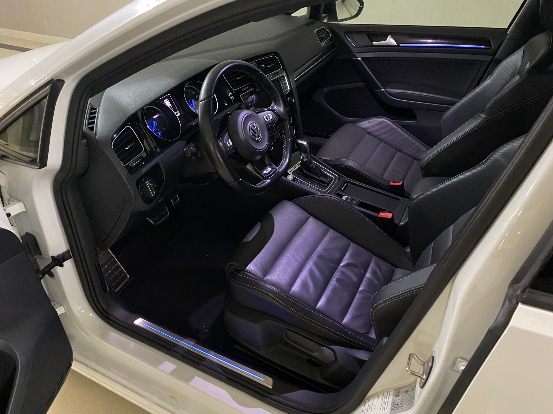 VW Golf Variant 2.0 TSI R 4 Motion DSG-image-10