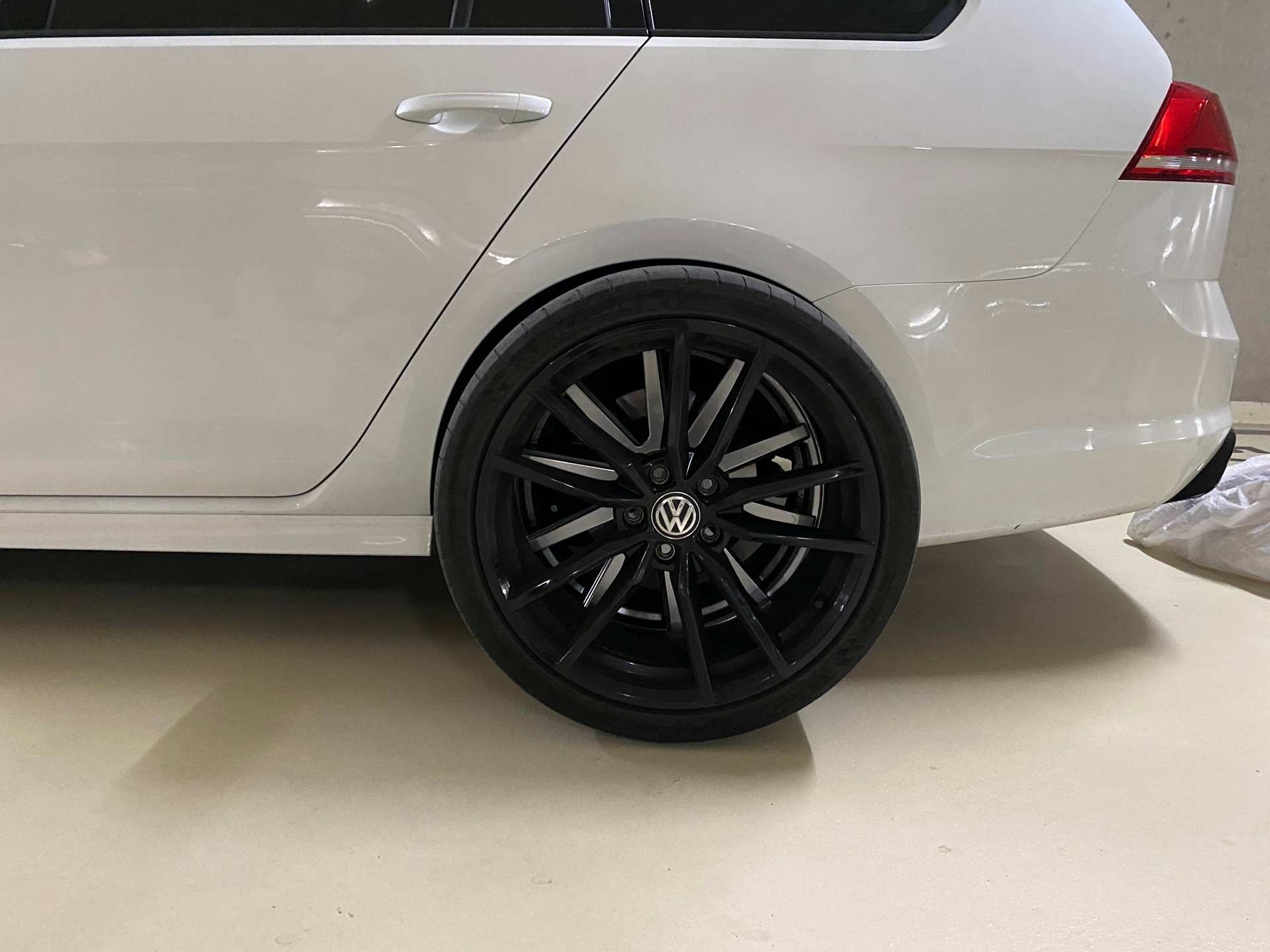 VW Golf Variant 2.0 TSI R 4 Motion DSG-image-8