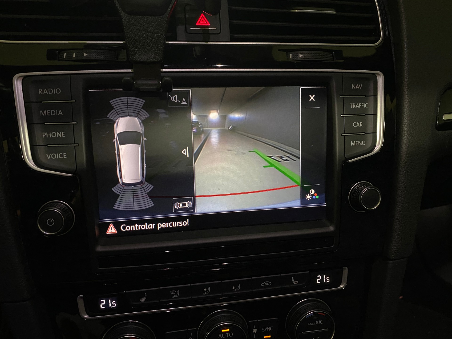 VW Golf Variant 2.0 TSI R 4 Motion DSG-image-14