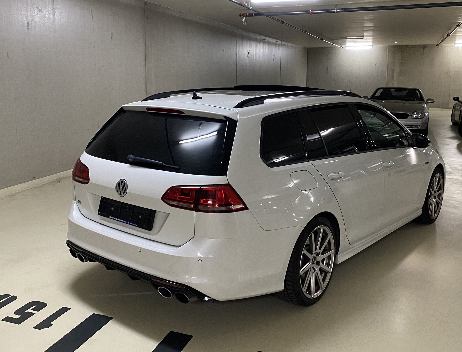 VW Golf Variant 2.0 TSI R 4 Motion DSG-image-4