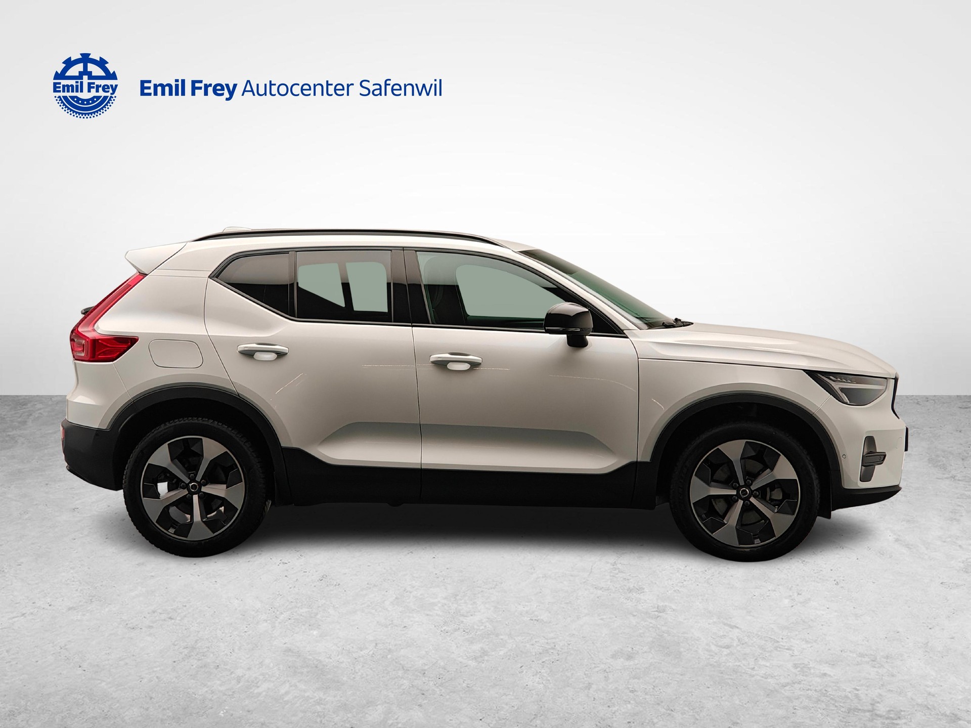VOLVO XC40 2.0 B3 MH Plus Dark-image-5