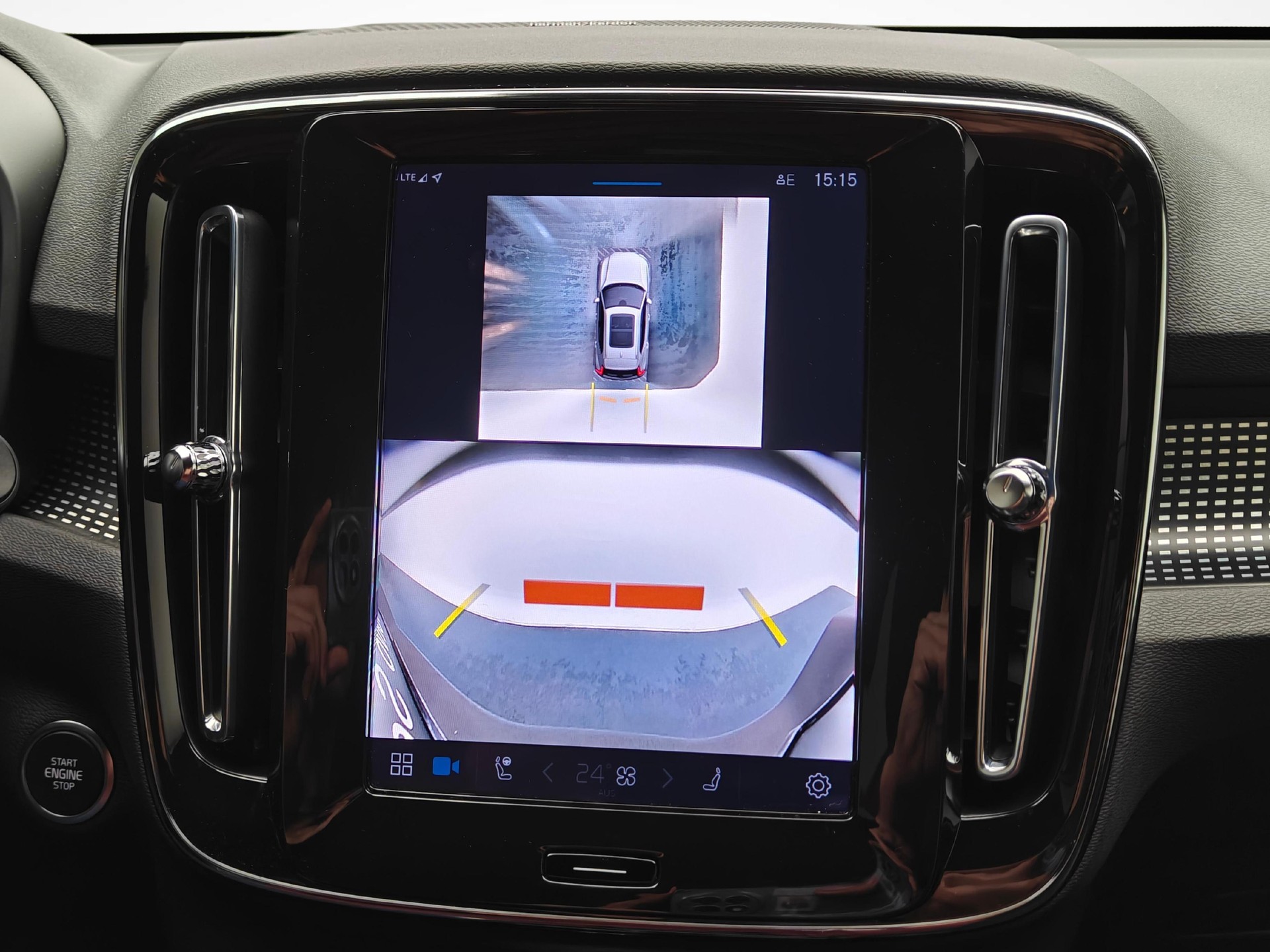 VOLVO XC40 2.0 B3 MH Plus Dark-image-13