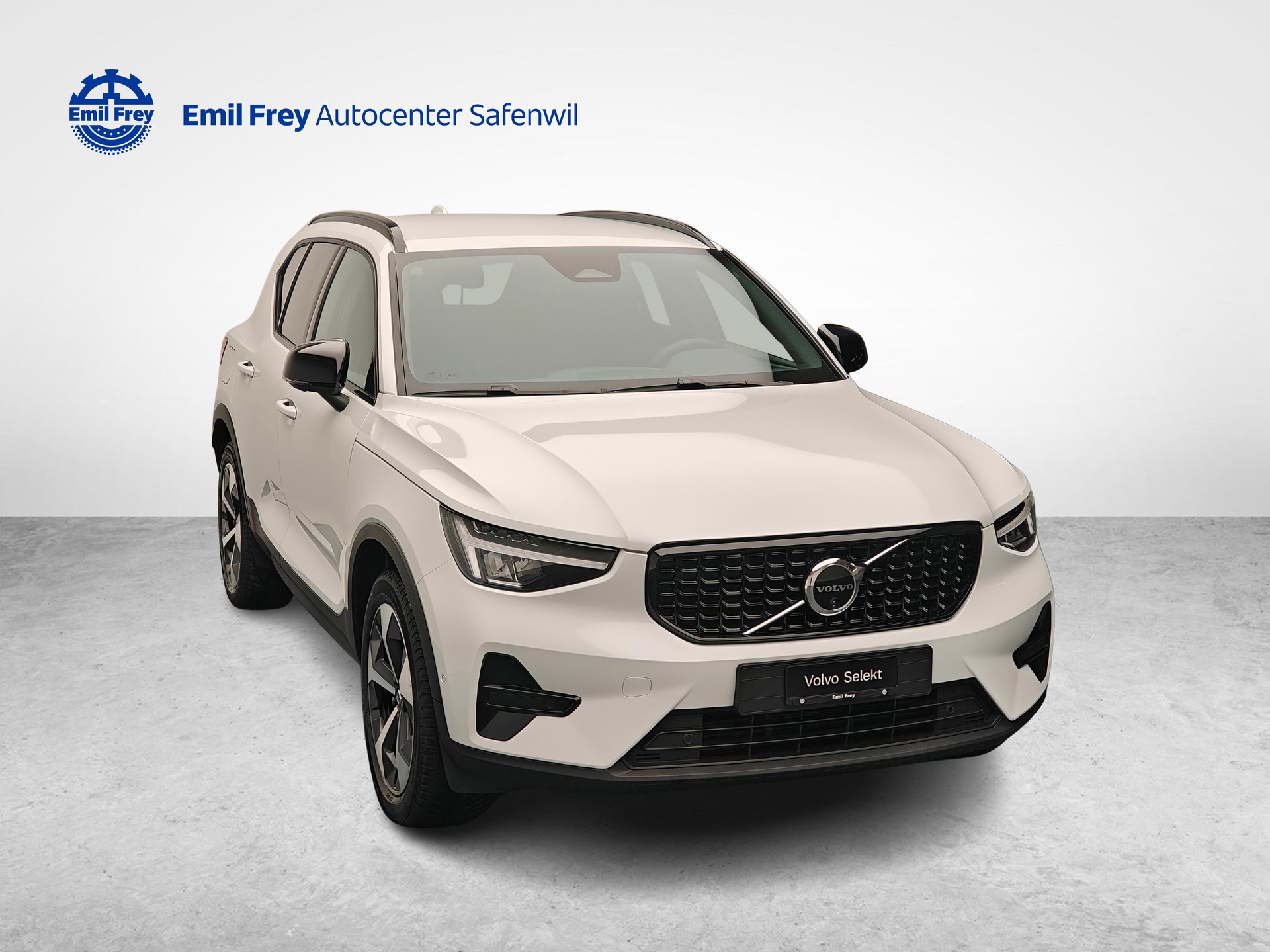 VOLVO XC40 2.0 B3 MH Plus Dark-image-6
