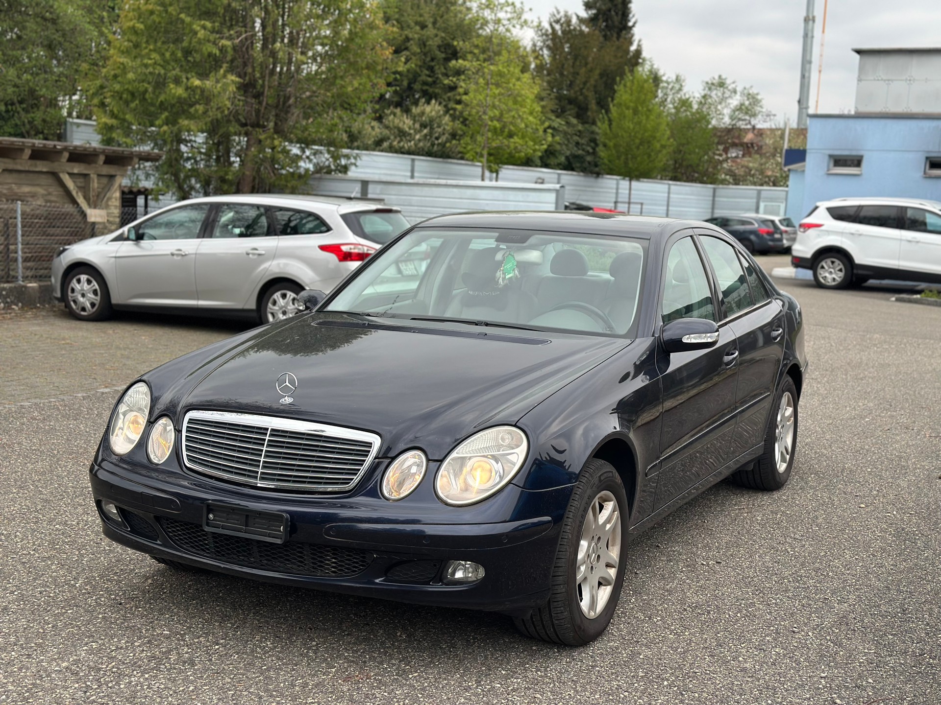 MERCEDES-BENZ E 220 CDI Classic-image-1