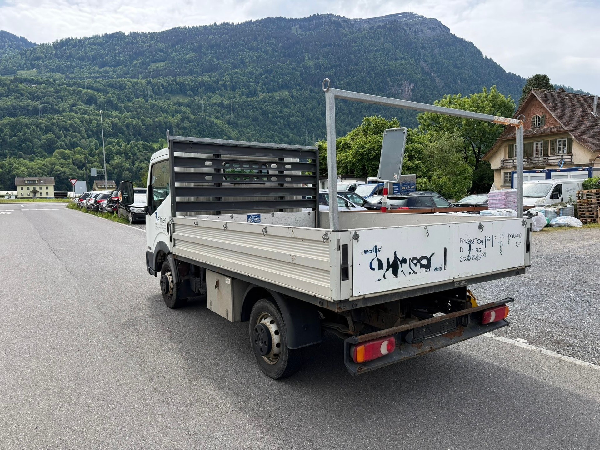 NISSAN CABSTAR-showroom-element-2