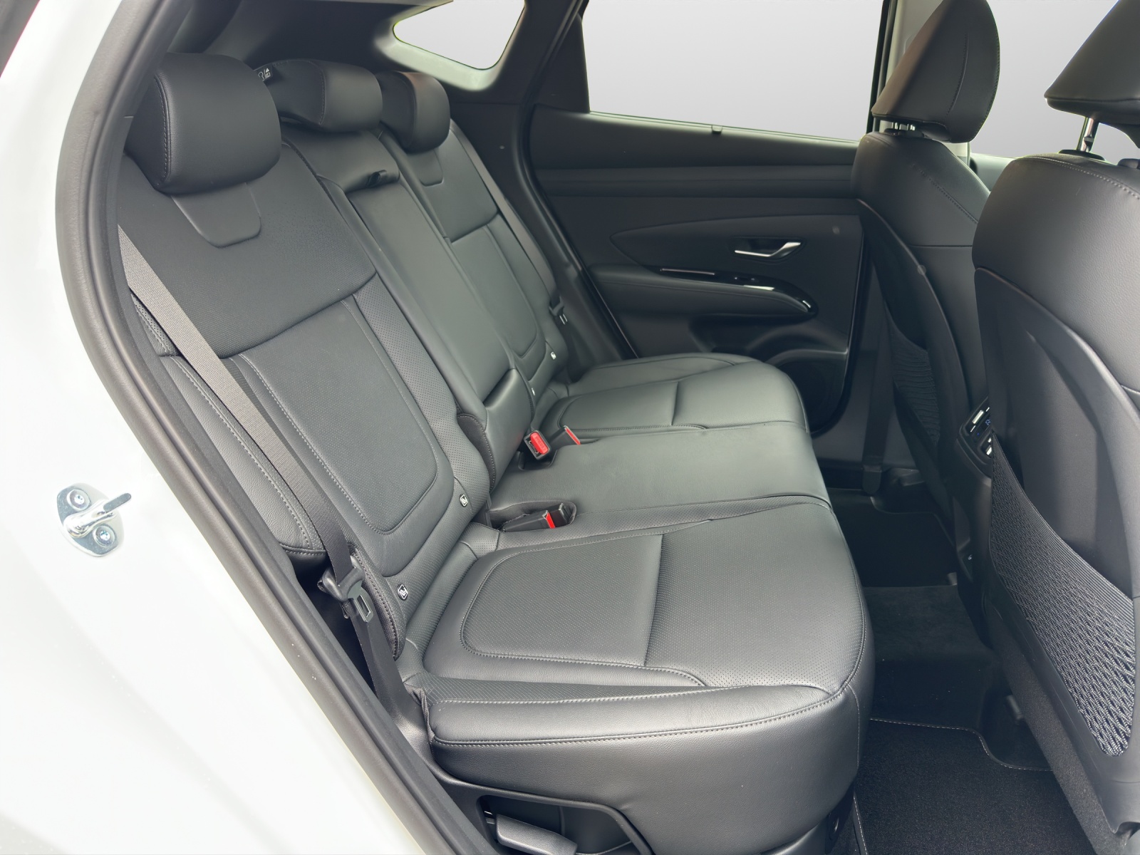 HYUNDAI Tucson 1.6 T-GDi HEV Vertex Swiss Edition 4WD MY26-image-11