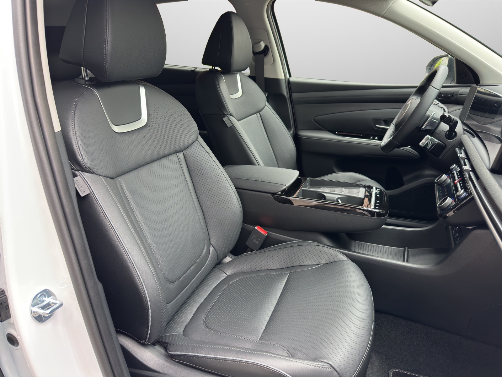 HYUNDAI Tucson 1.6 T-GDi HEV Vertex Swiss Edition 4WD MY26-image-10