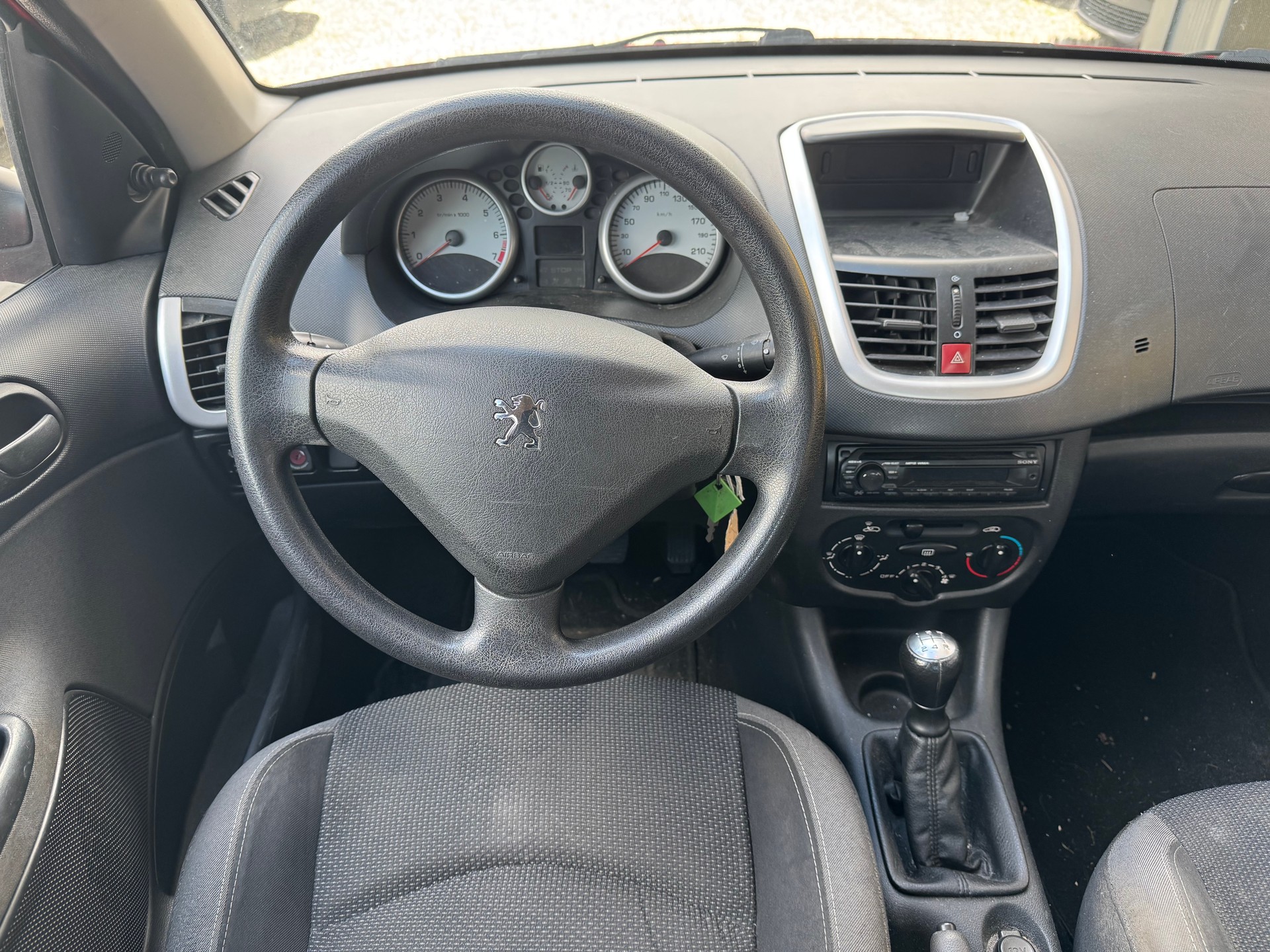 PEUGEOT 206+ 1.4 Trendy-image-13