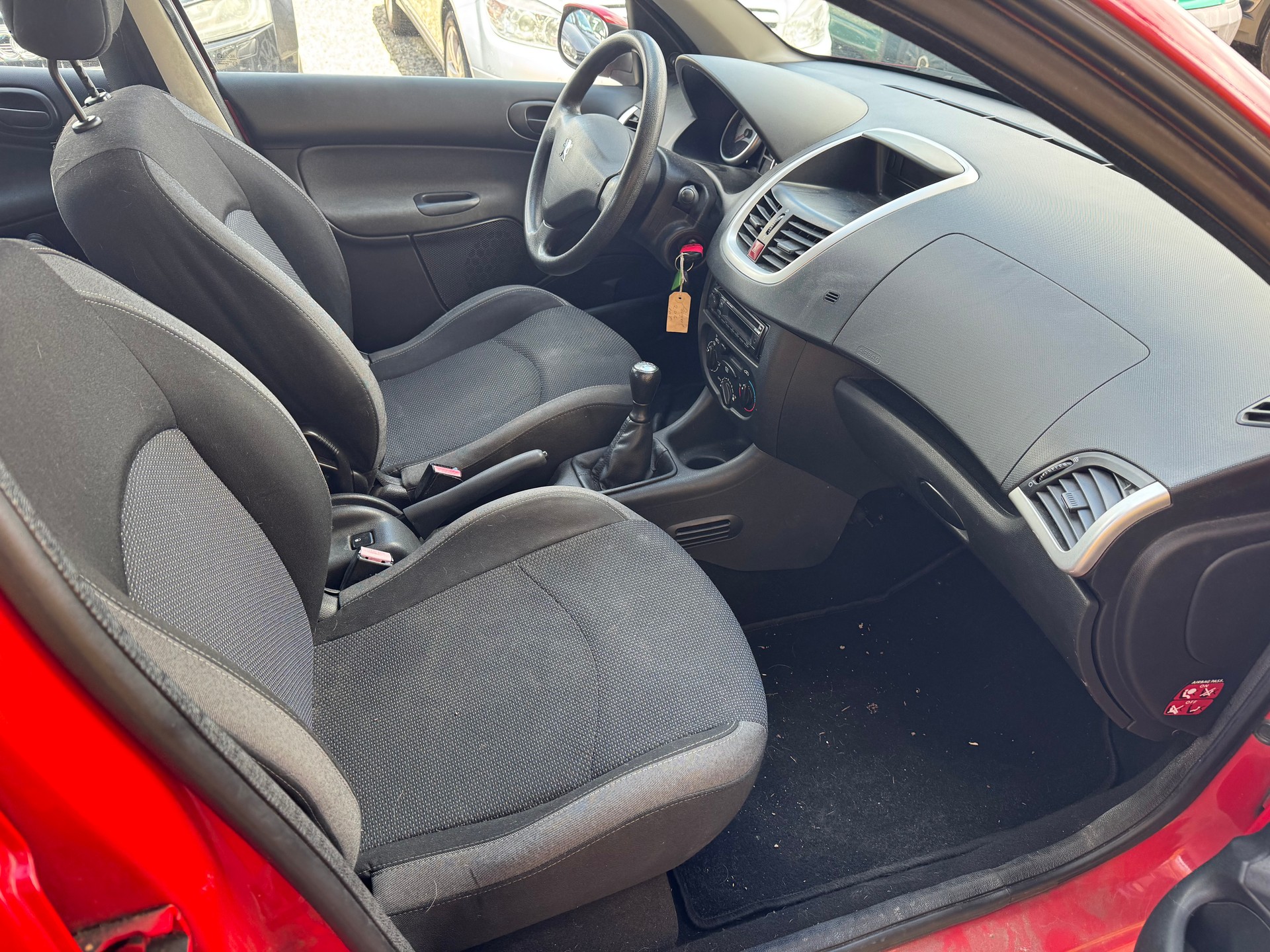 PEUGEOT 206+ 1.4 Trendy-image-11