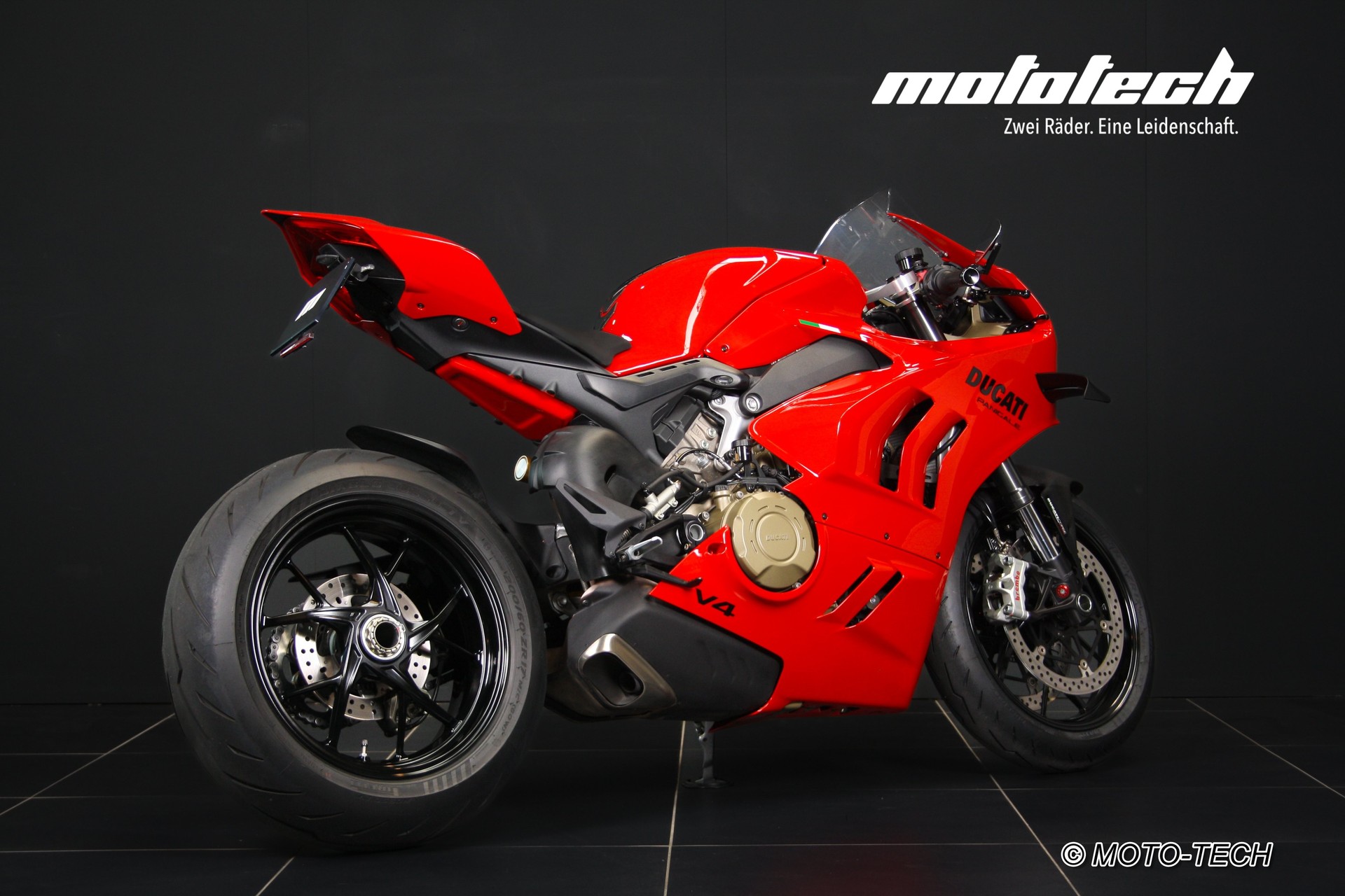 DUCATI Panigale V4-image-2