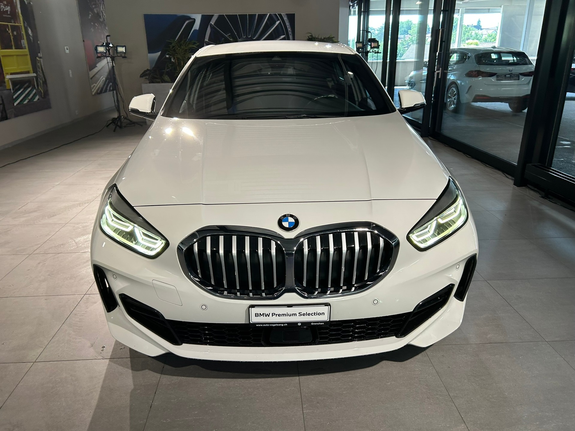BMW 120i M Sport Steptronic-showroom-element-3