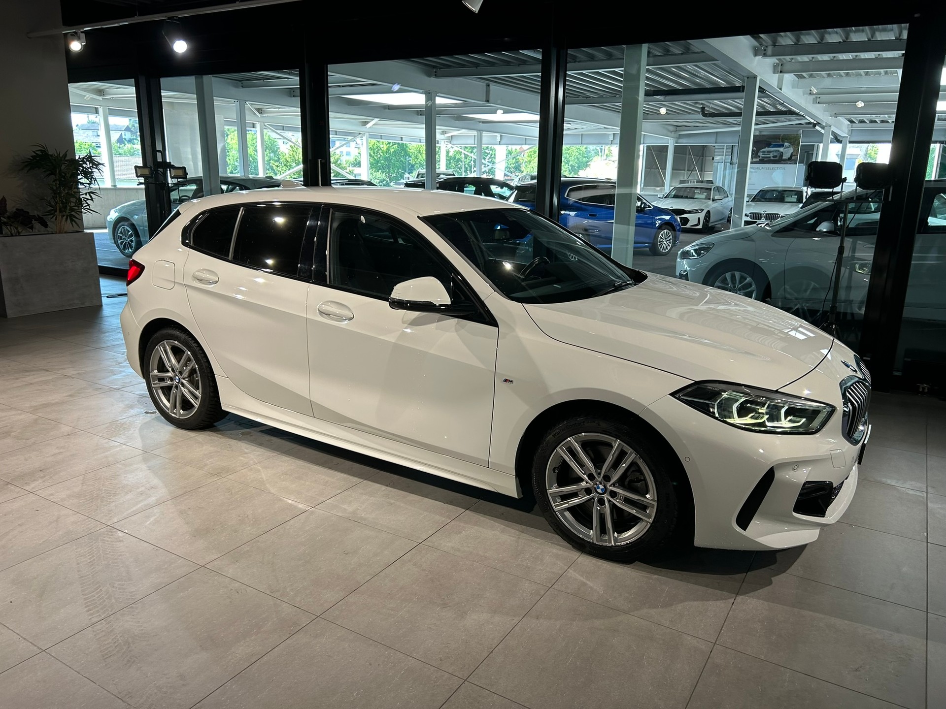 BMW 120i M Sport Steptronic-image-6