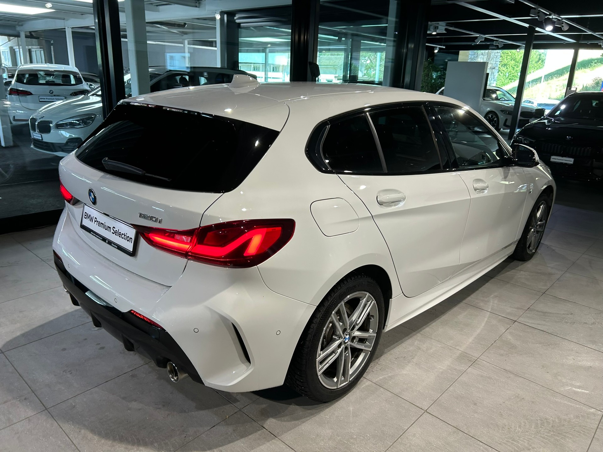 BMW 120i M Sport Steptronic-image-13