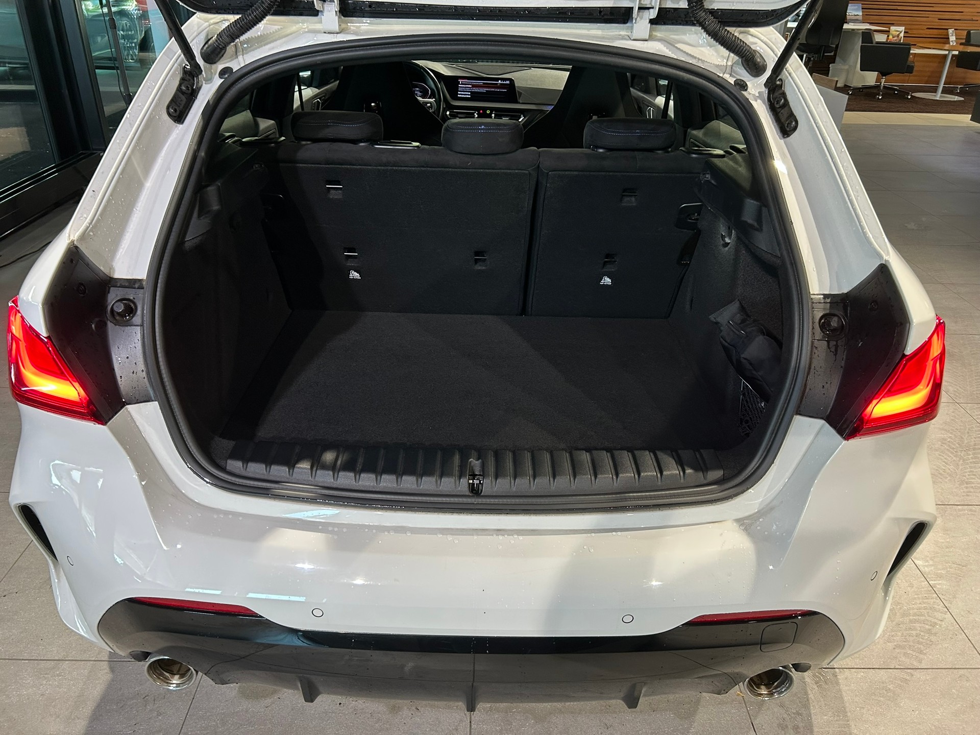 BMW 120i M Sport Steptronic-image-15