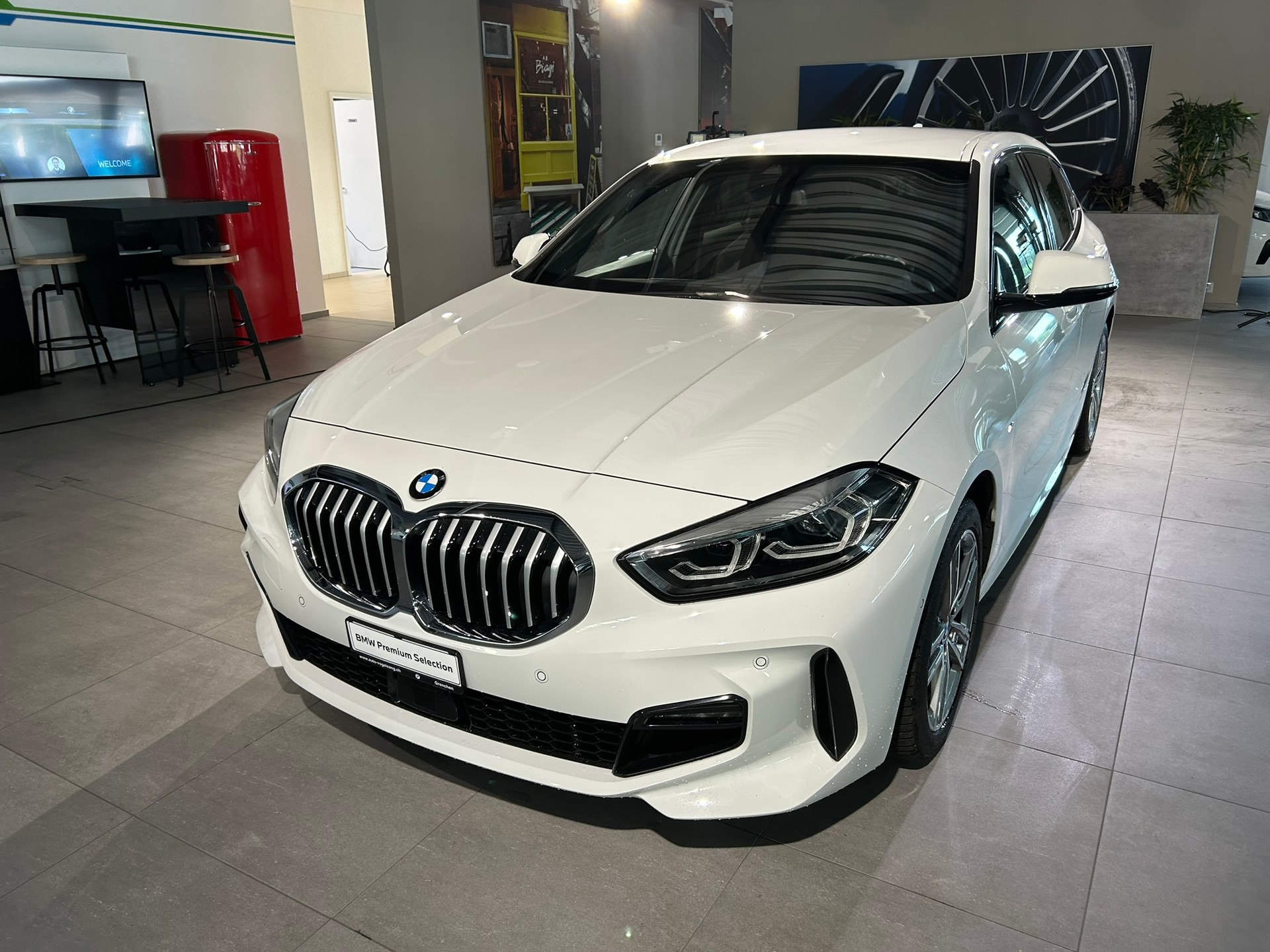 BMW 120i M Sport Steptronic-showroom-element-2