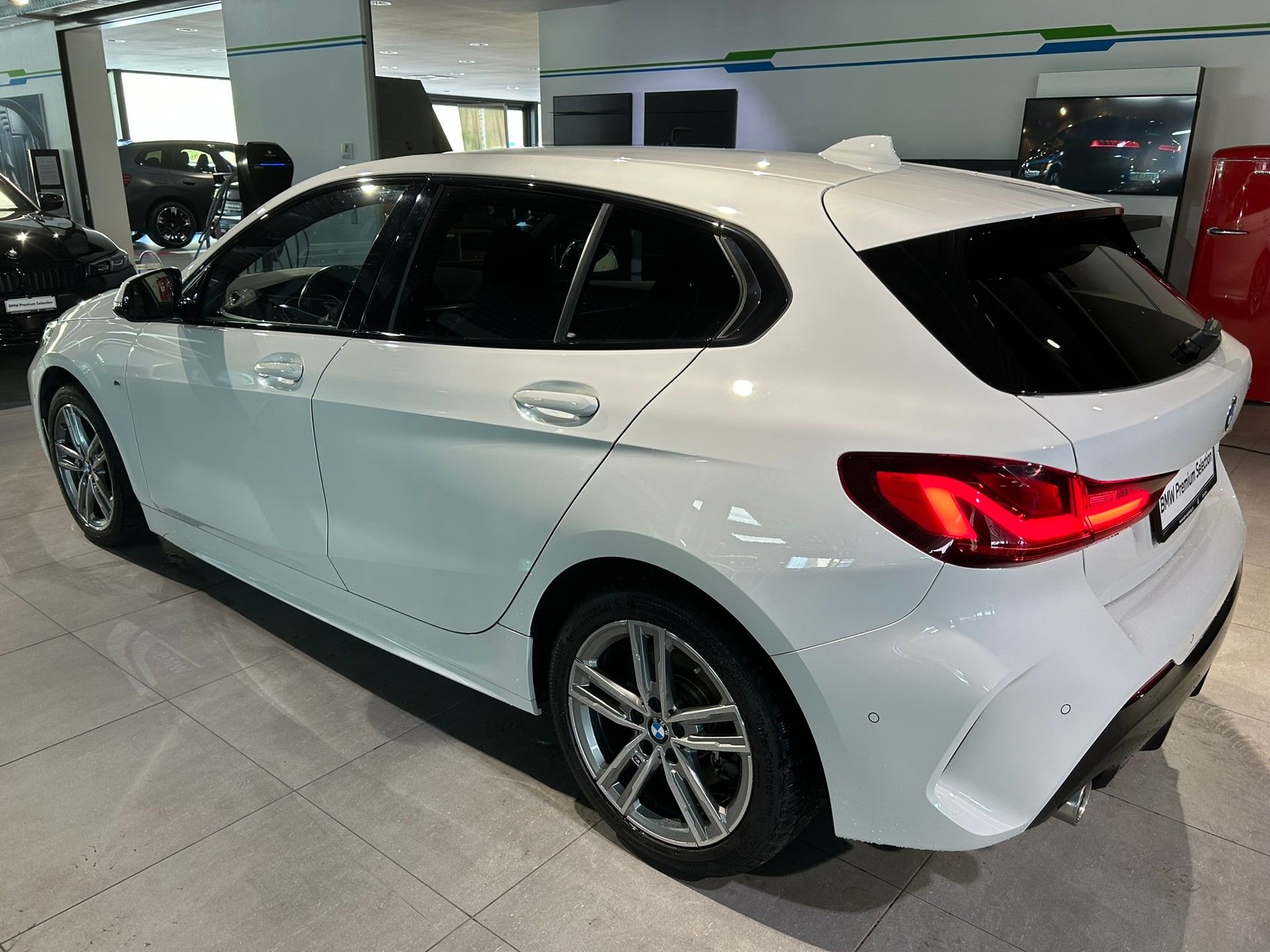 BMW 120i M Sport Steptronic-image-9