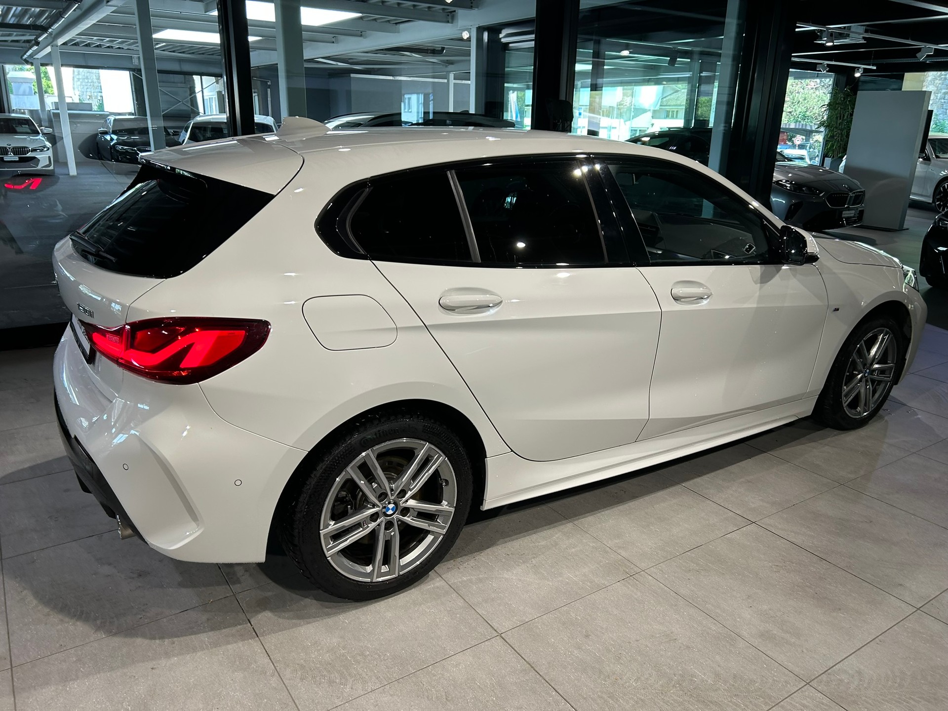 BMW 120i M Sport Steptronic-image-12