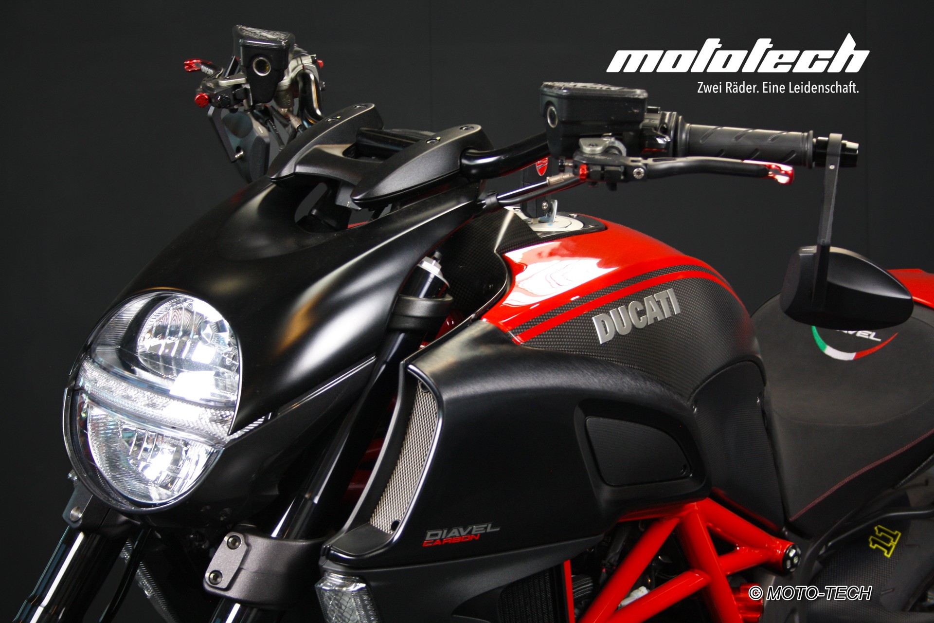 DUCATI Diavel Carbon-image-6