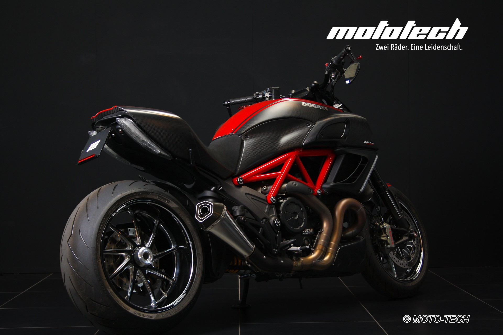 DUCATI Diavel Carbon-image-2