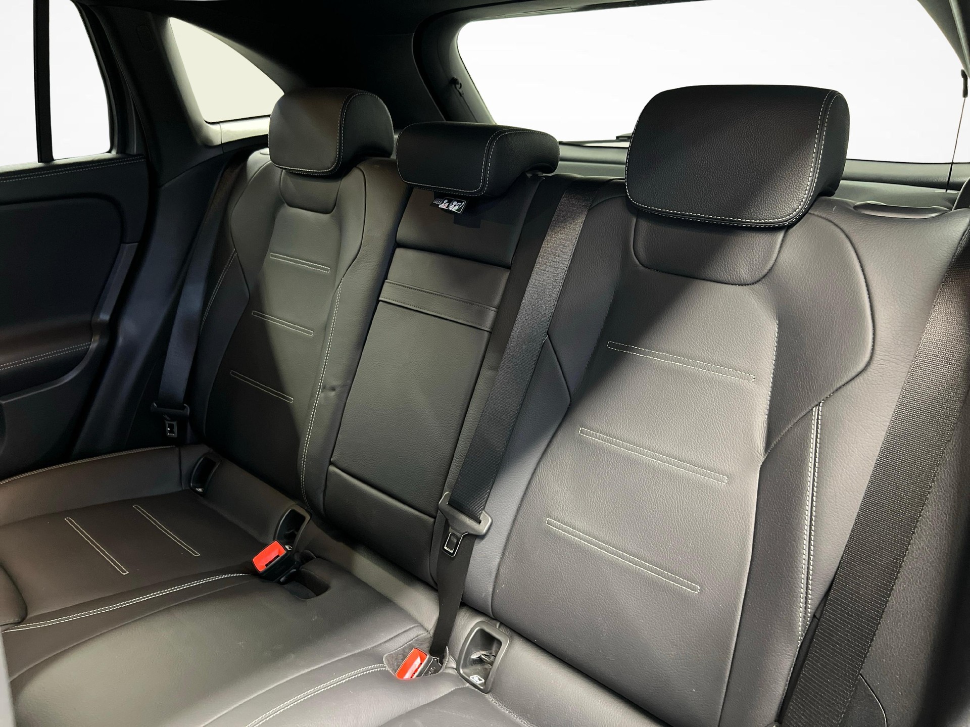 MERCEDES-BENZ EQA 350 Electric Art Line 4matic-image-10
