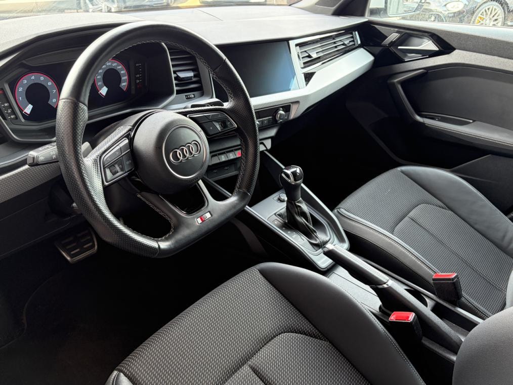 AUDI A1 City Carver 35 TFSi S line-image-4