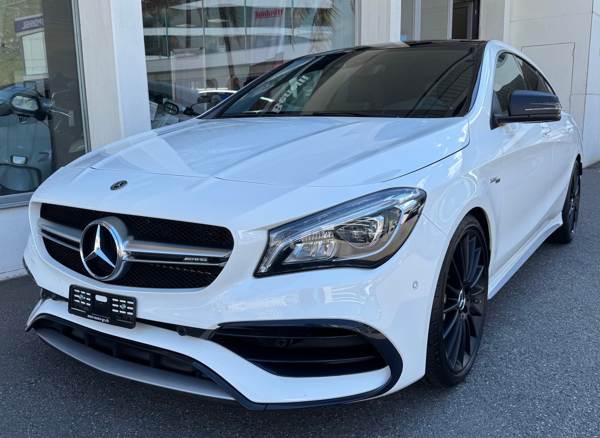 MERCEDES-BENZ CLA Shooting Brake 45 AMG 4Matic Speedshift-image-5