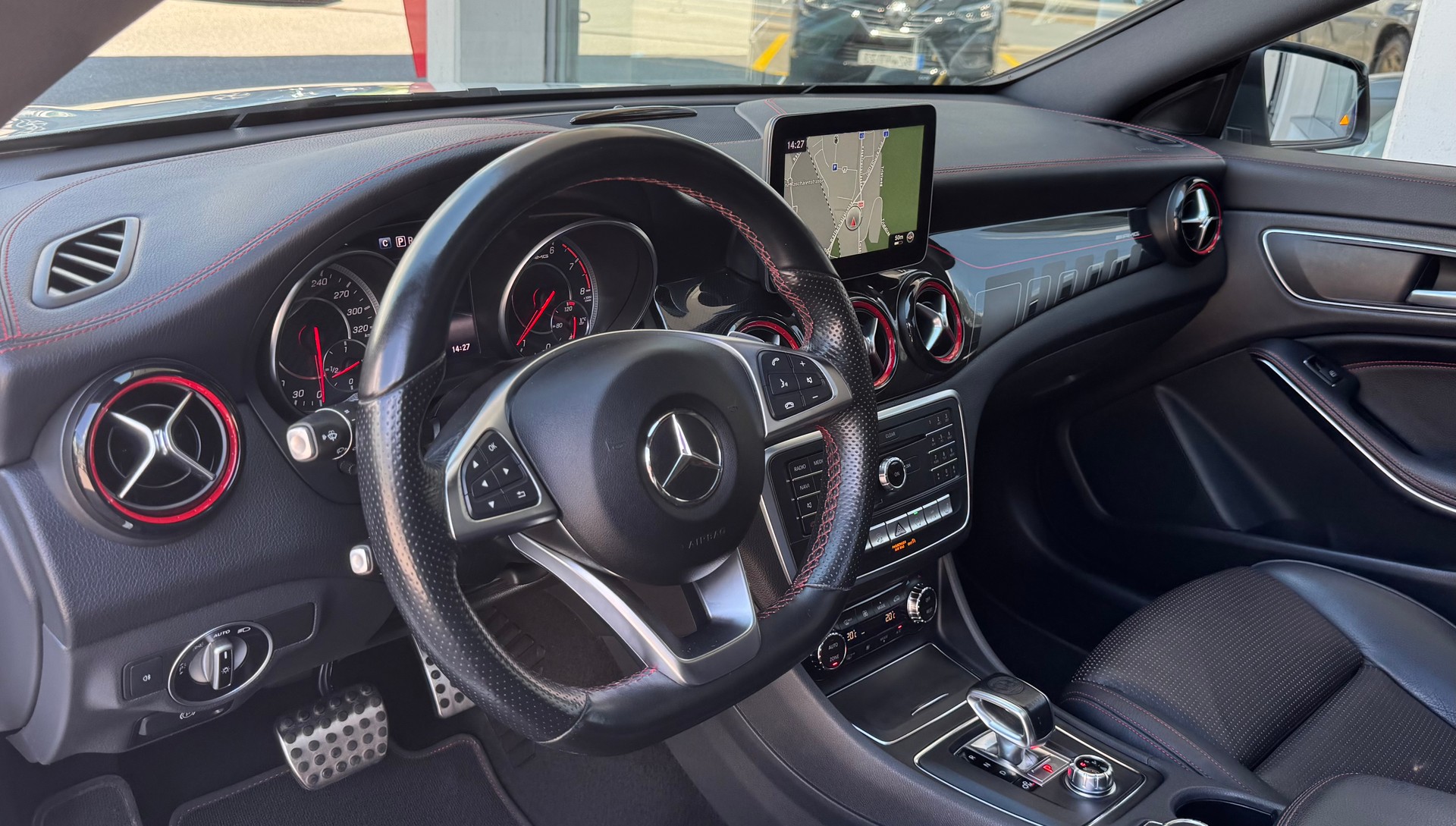 MERCEDES-BENZ CLA Shooting Brake 45 AMG 4Matic Speedshift-image-6