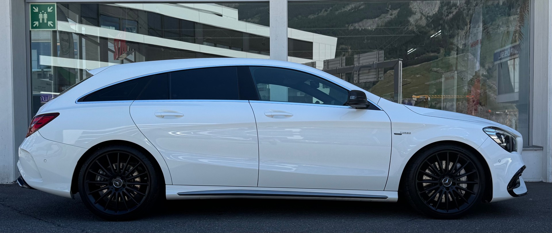 MERCEDES-BENZ CLA Shooting Brake 45 AMG 4Matic Speedshift-showroom-element-1