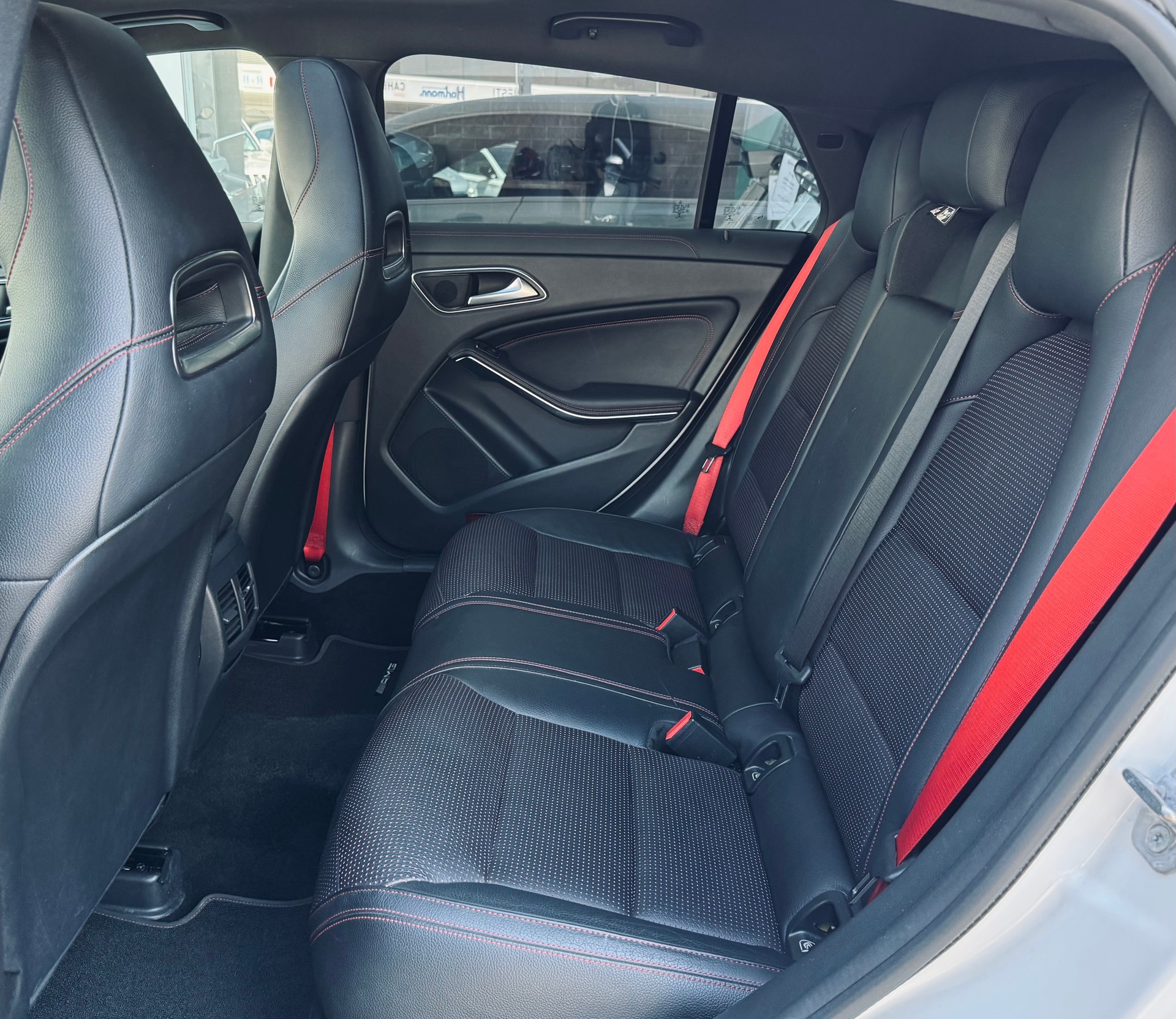 MERCEDES-BENZ CLA Shooting Brake 45 AMG 4Matic Speedshift-image-9