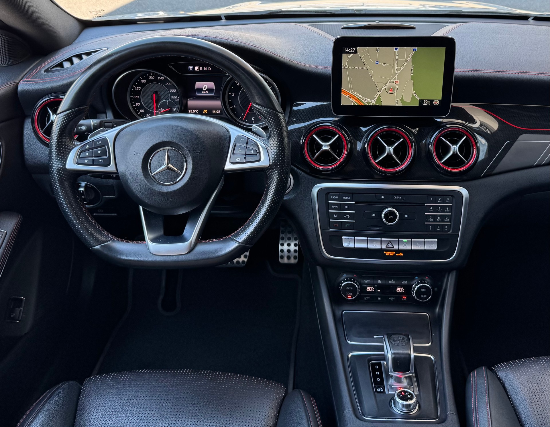 MERCEDES-BENZ CLA Shooting Brake 45 AMG 4Matic Speedshift-image-12