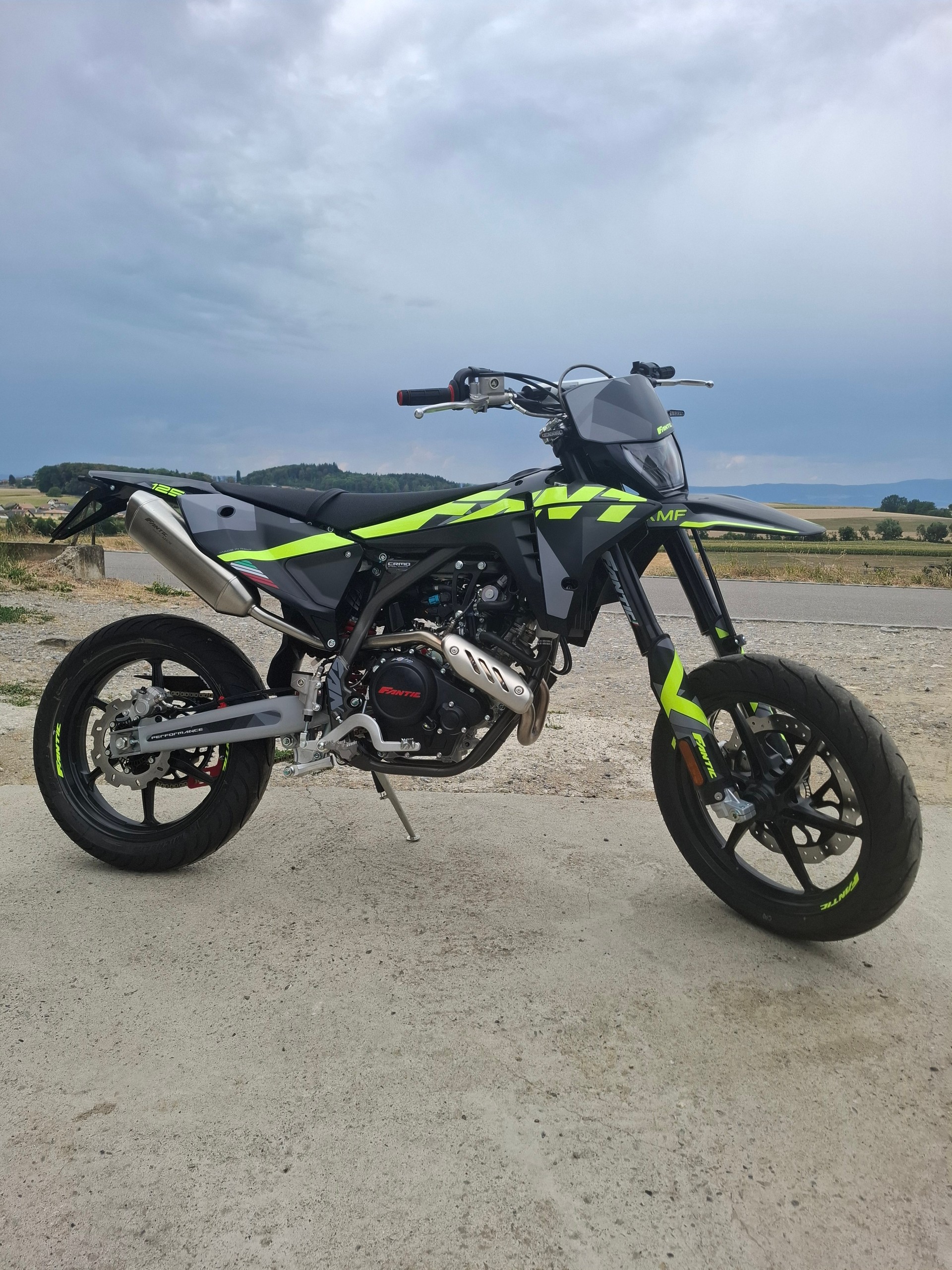 FANTIC XMF 125-image-1