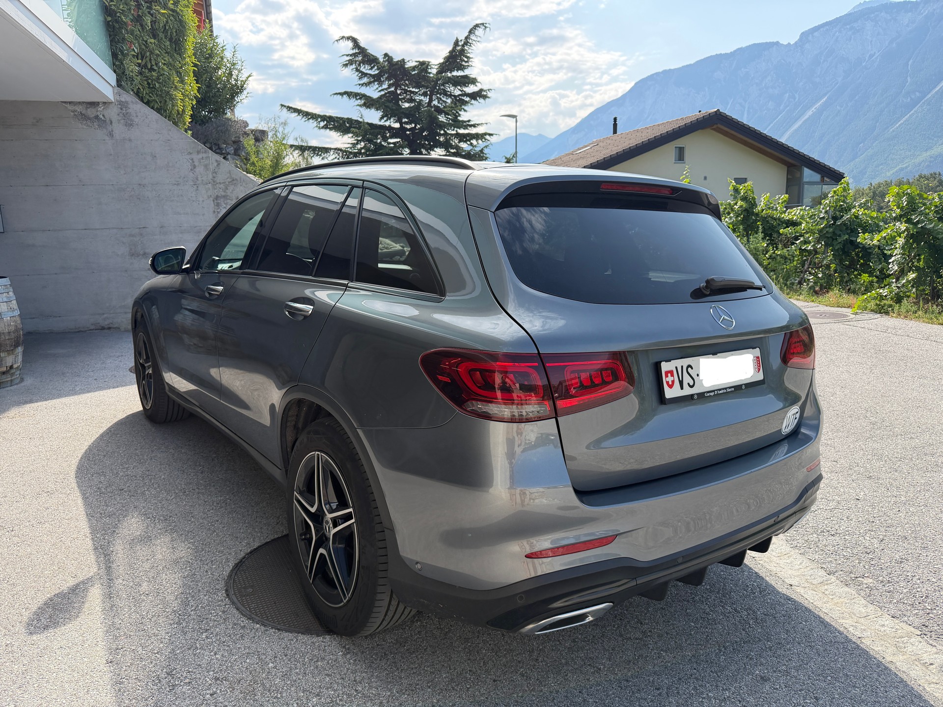 MERCEDES-BENZ GLC 220 d AMG Line 4m-image-5