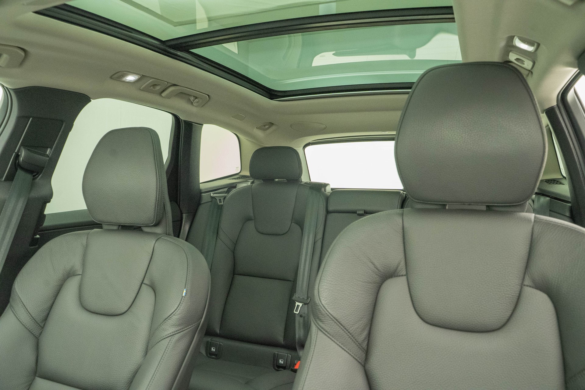 VOLVO XC60 2.0 T6 TE Ultimate Dark eAWD-image-9
